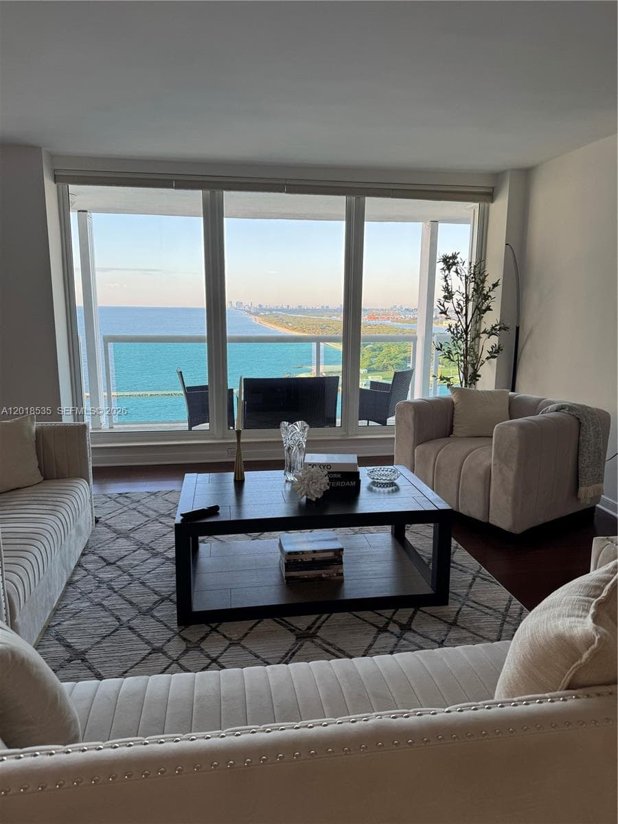 2100 Ocean Ln 5