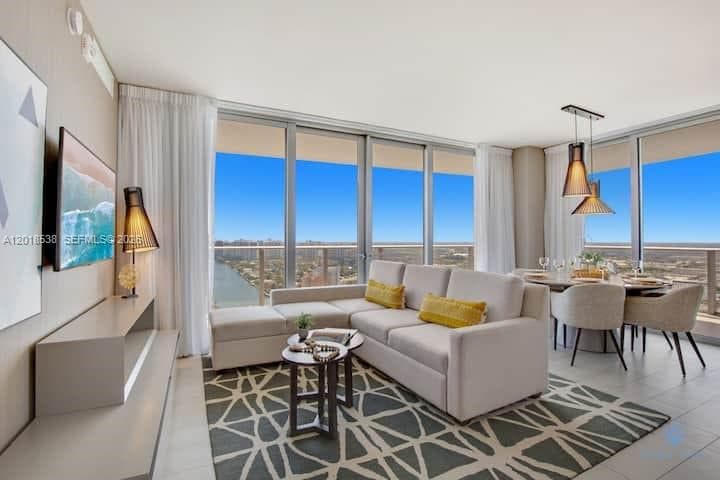 4010 Ocean Dr 2