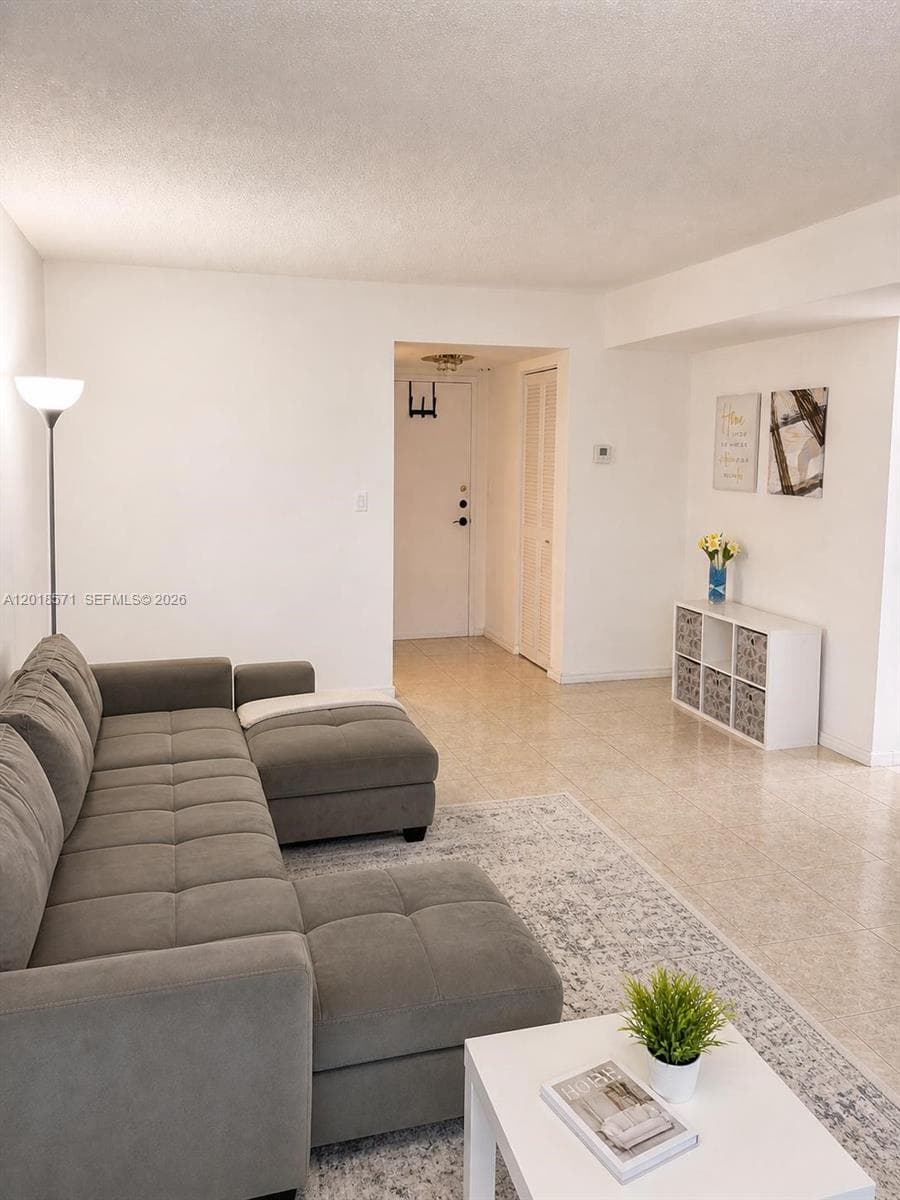1833 S Ocean Dr 805 photo 6