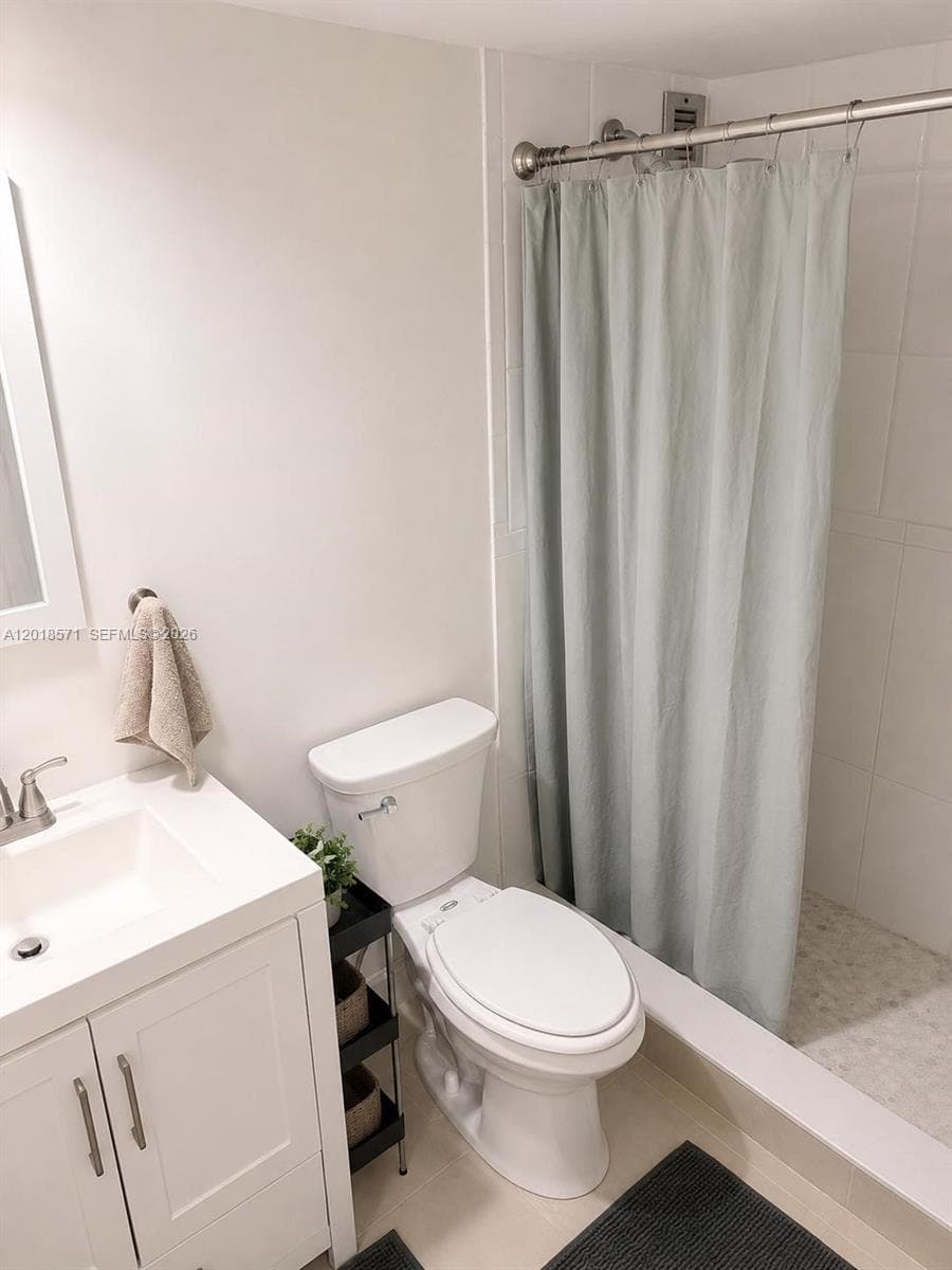 1833 S Ocean Dr 805 photo 11