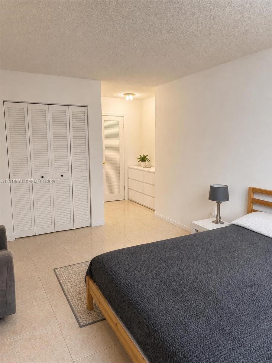 1833 S Ocean Dr 805 photo 8
