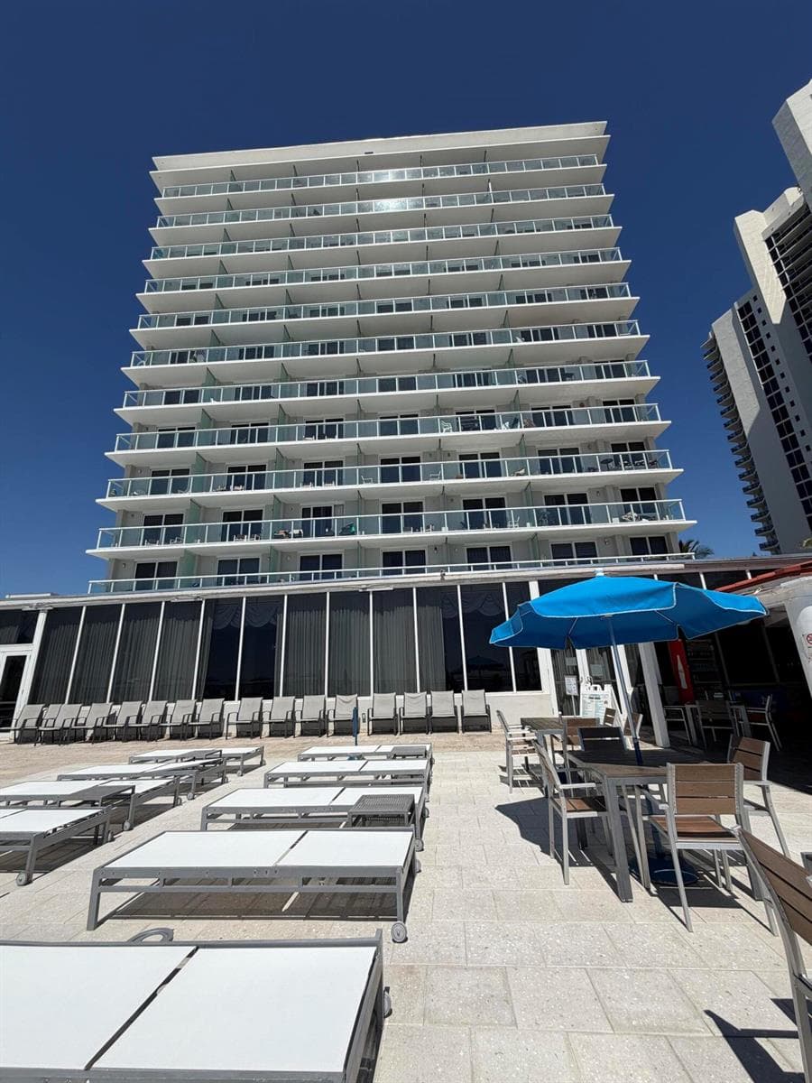 19201 Collins Avenue 1122 photo 2