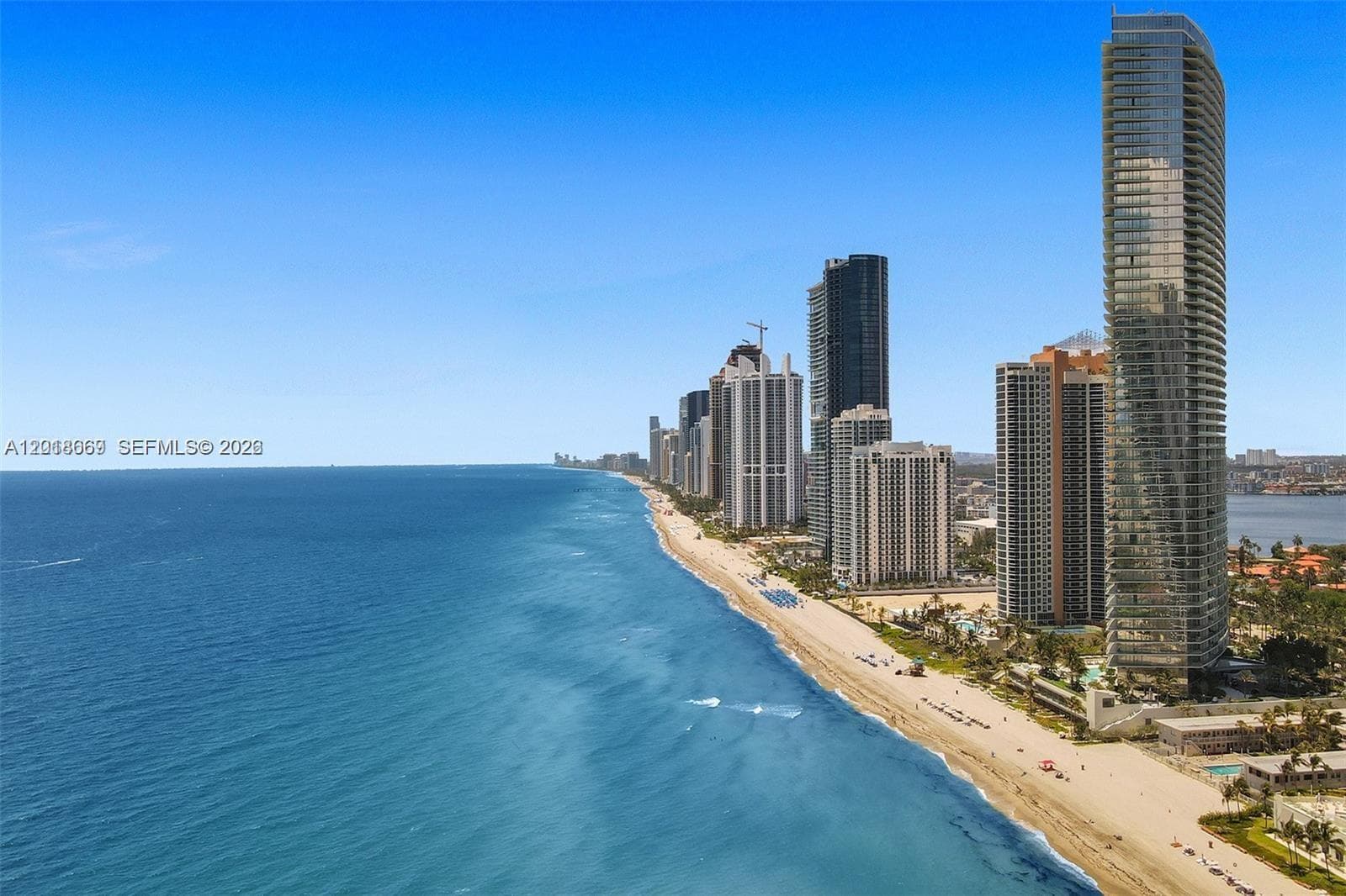 18975 Collins Ave 2