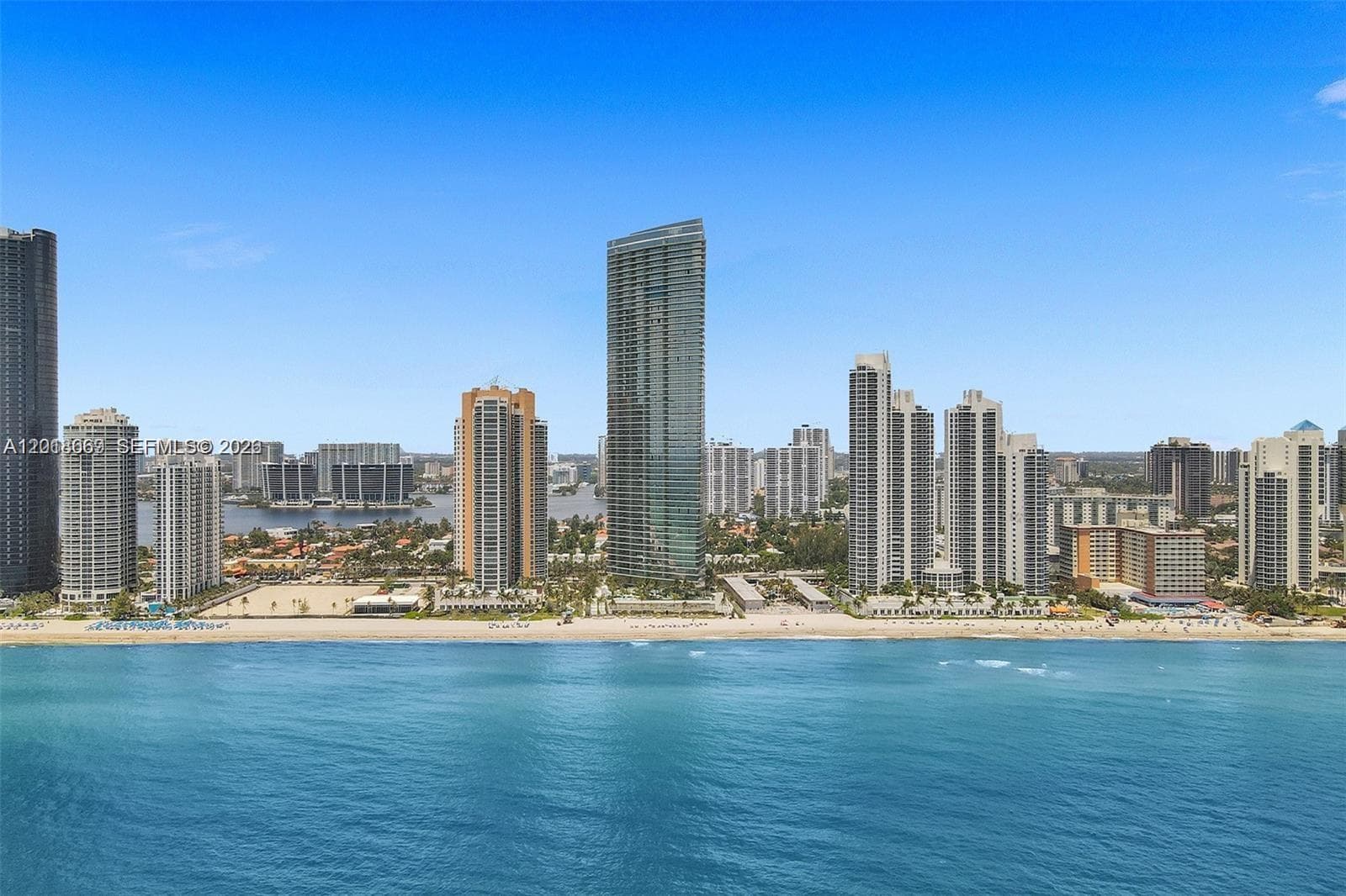 18975 Collins Ave 3