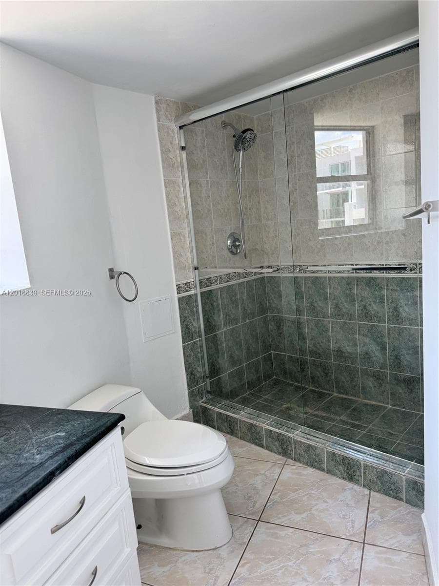 6039 COLLINS AV 537 photo 17