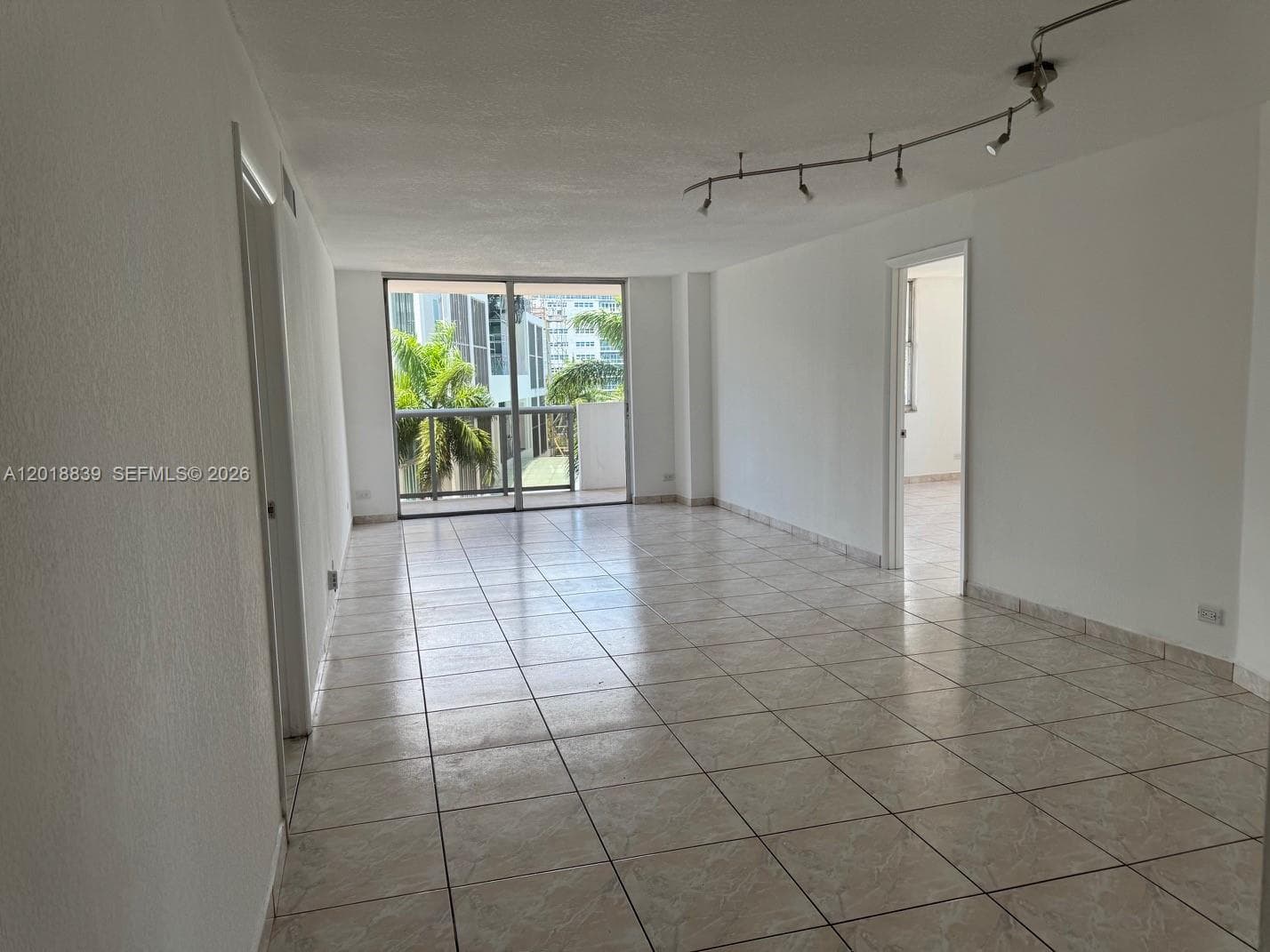 6039 COLLINS AV 537 photo 5