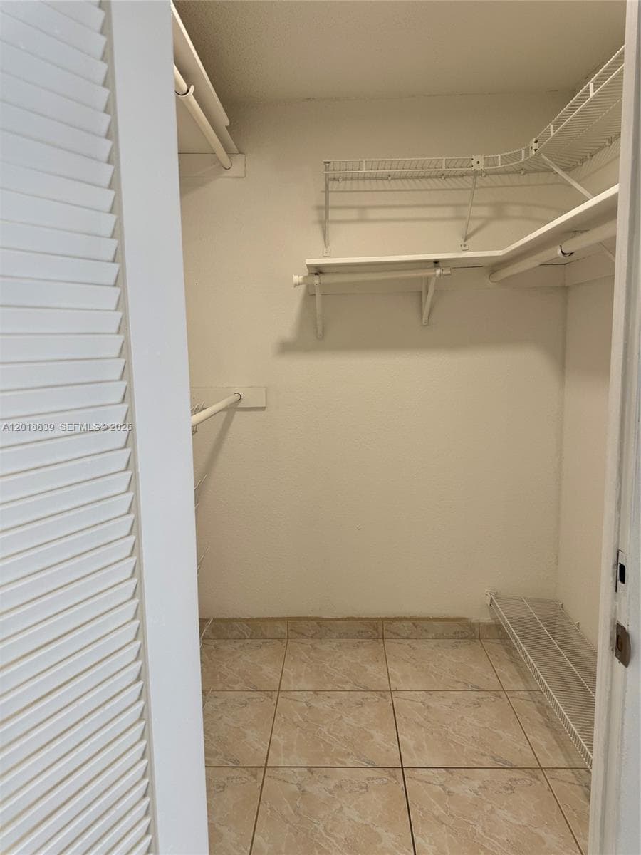 6039 COLLINS AV 537 photo 11