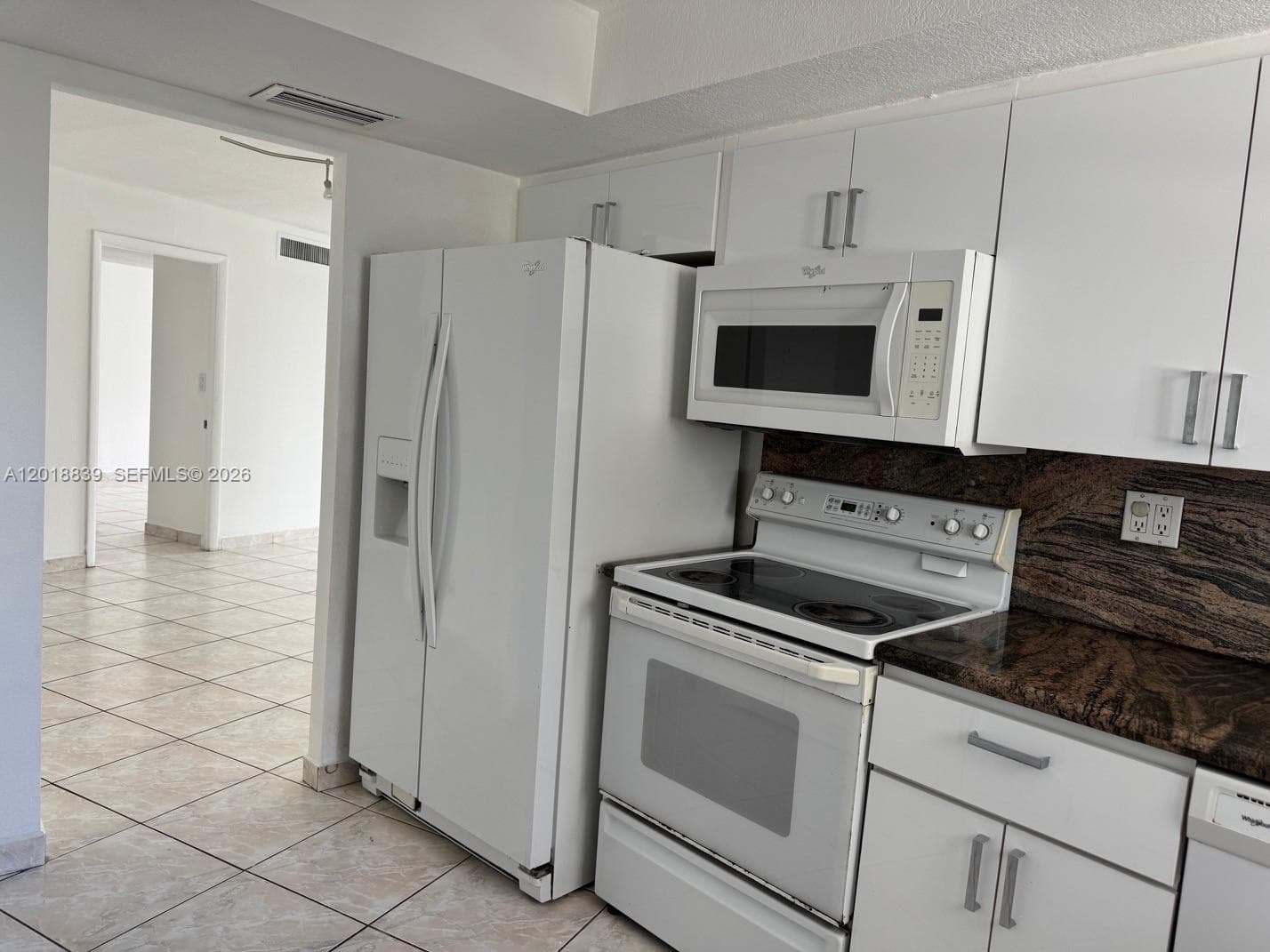 6039 COLLINS AV 537 photo 4