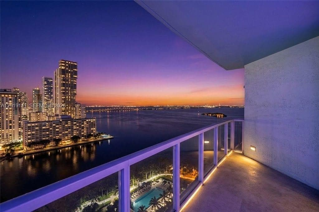 1900 N Bayshore Dr 2204 photo 3