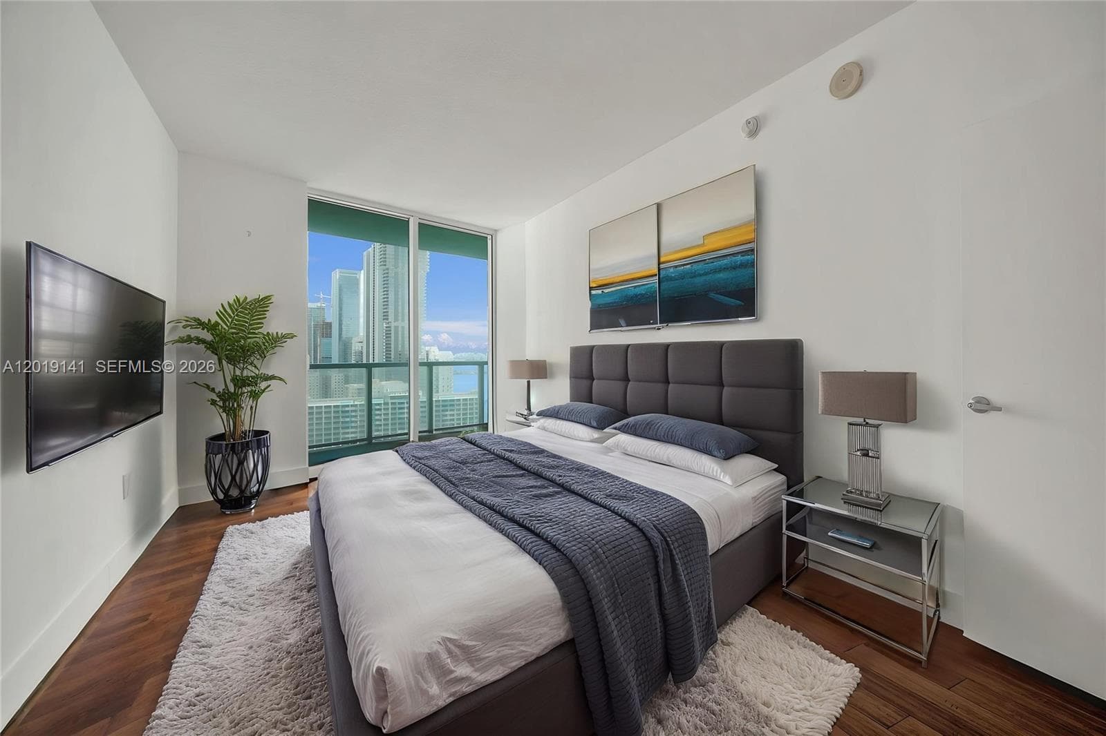 1900 N Bayshore Dr 2204 photo 5