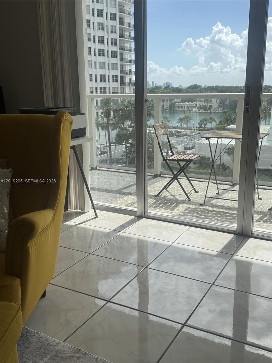 5701 Collins Ave 511 photo 12
