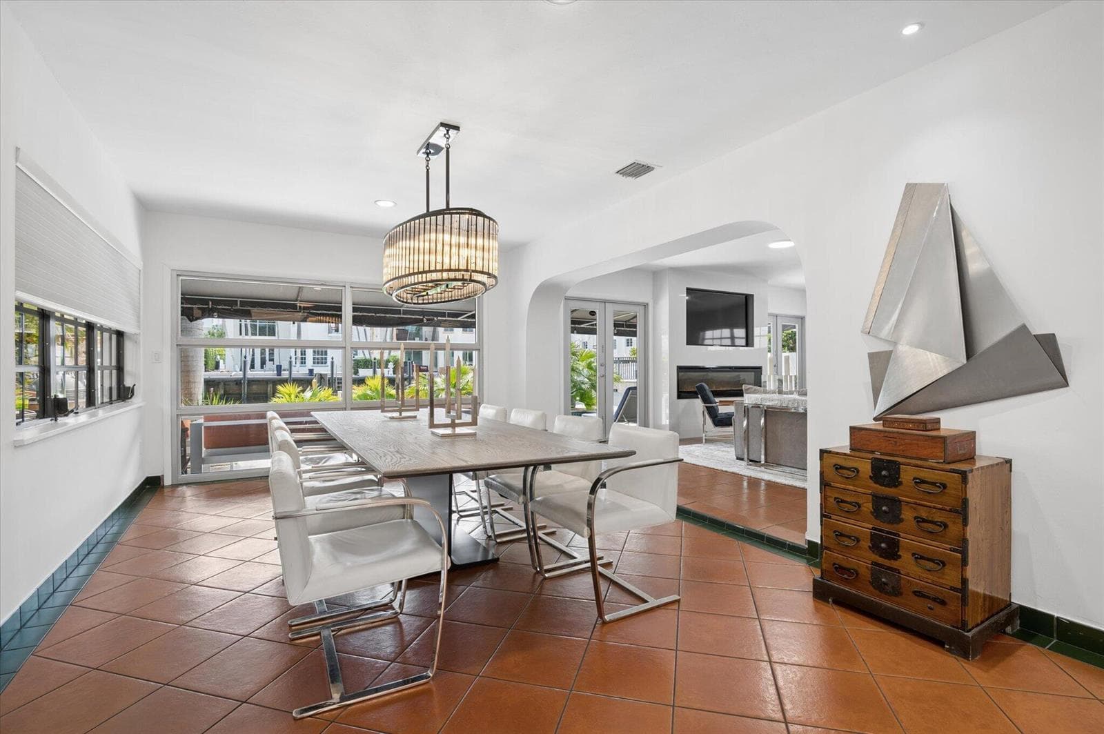 325 Coconut Isle Drive 1