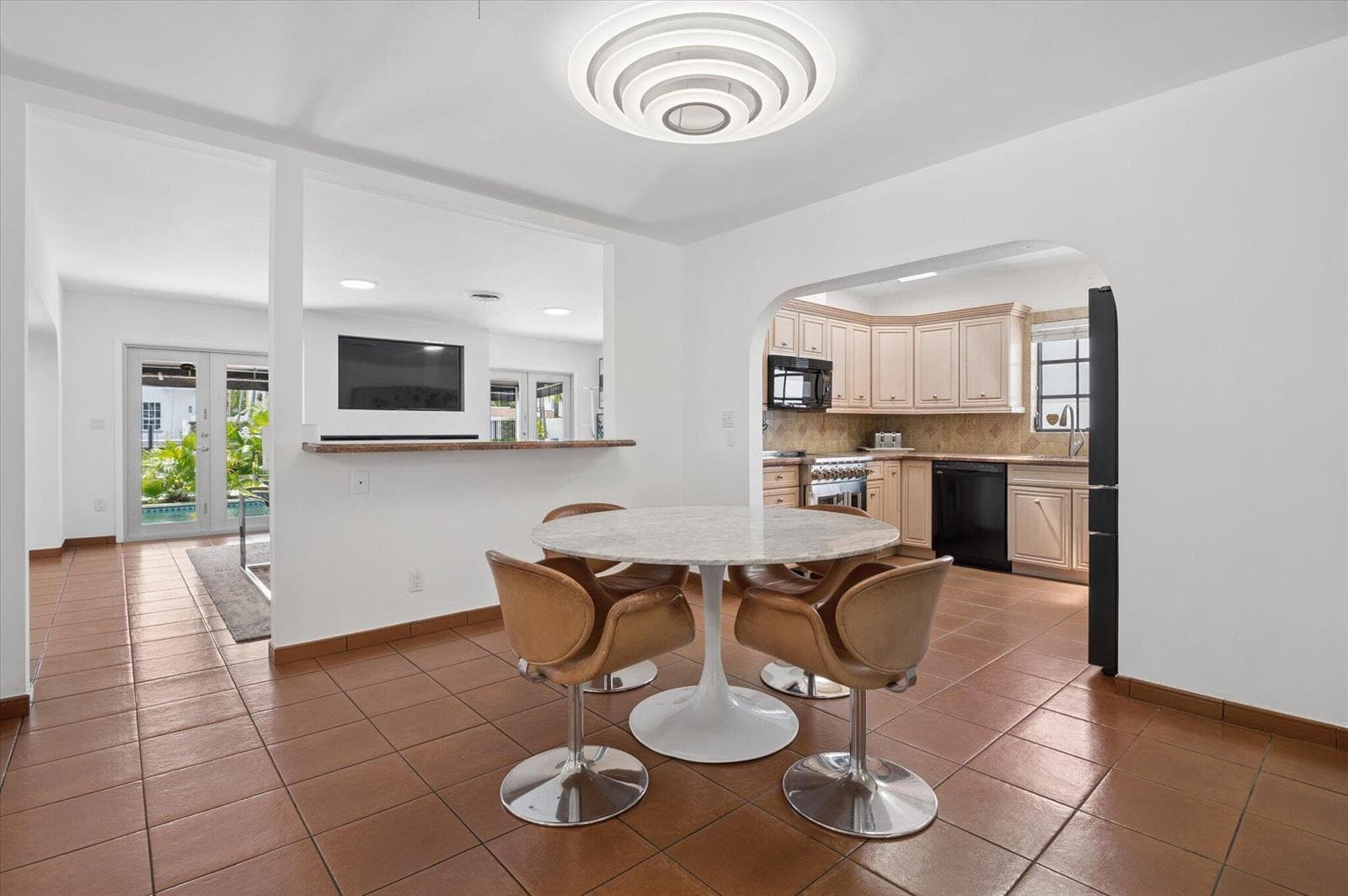 325 Coconut Isle Drive 4