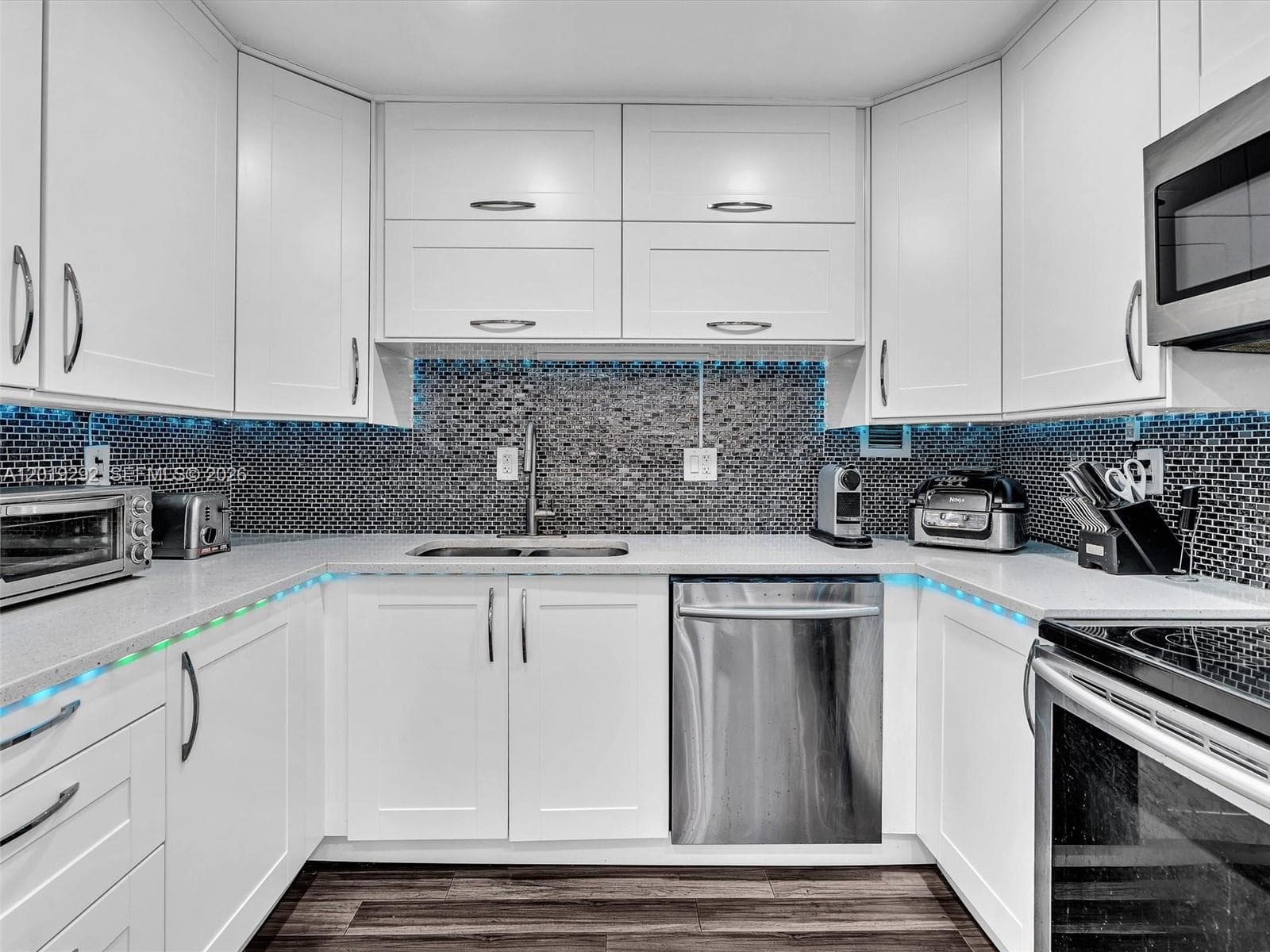 2450 NE 135th St 201 photo 16