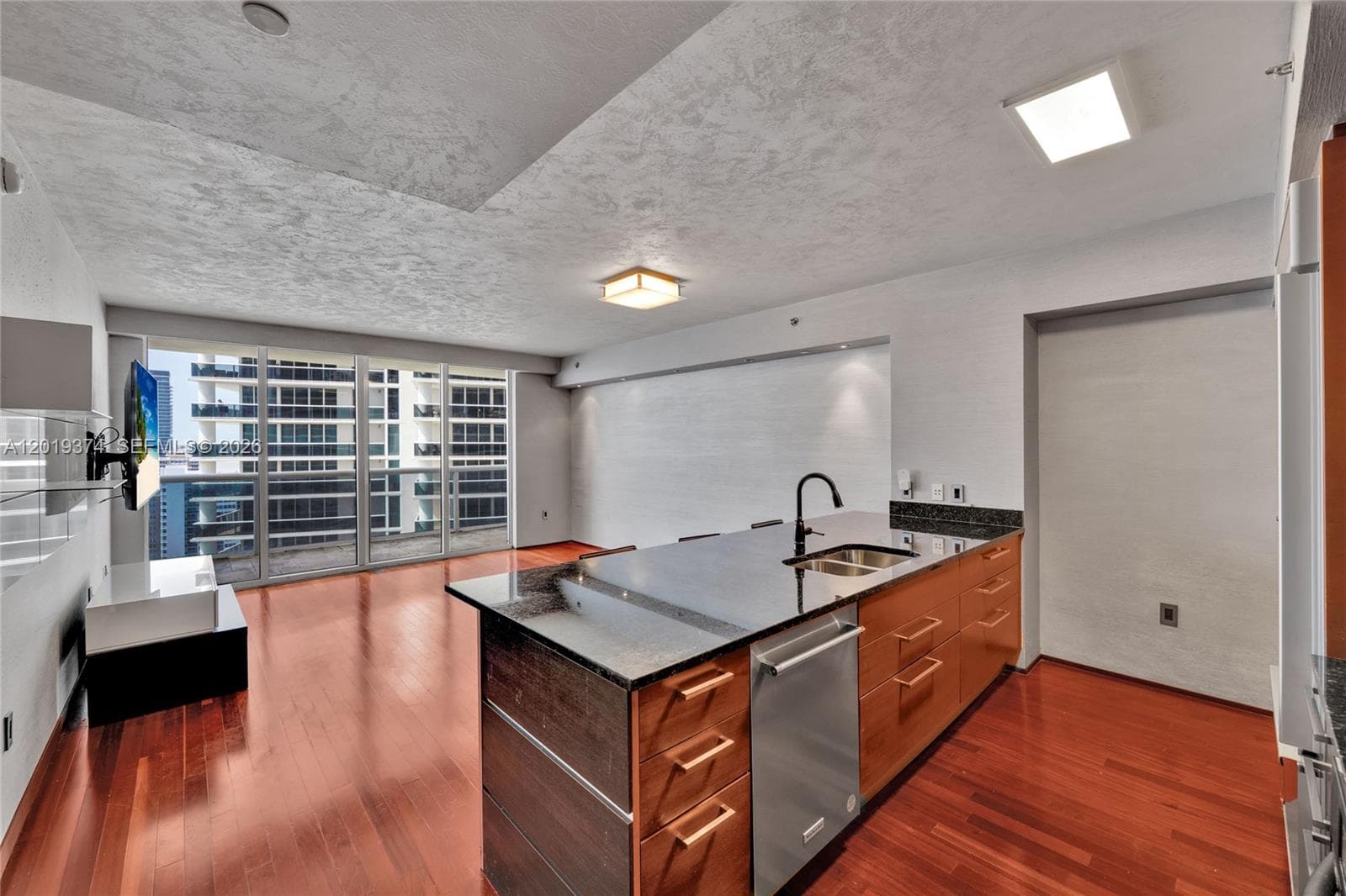 1830 Ocean Dr 5