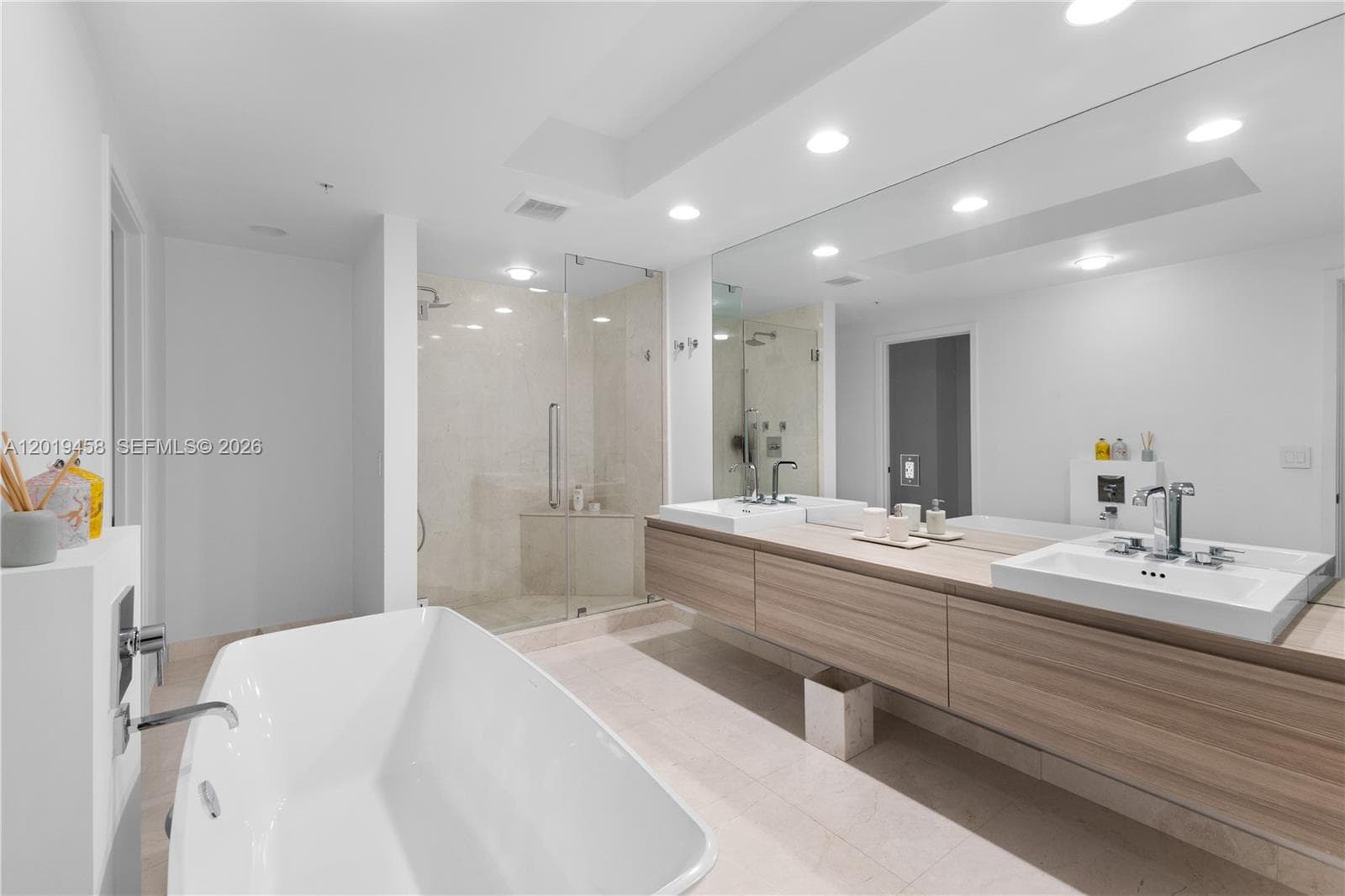 17111 Biscayne Blvd 1406 photo 21