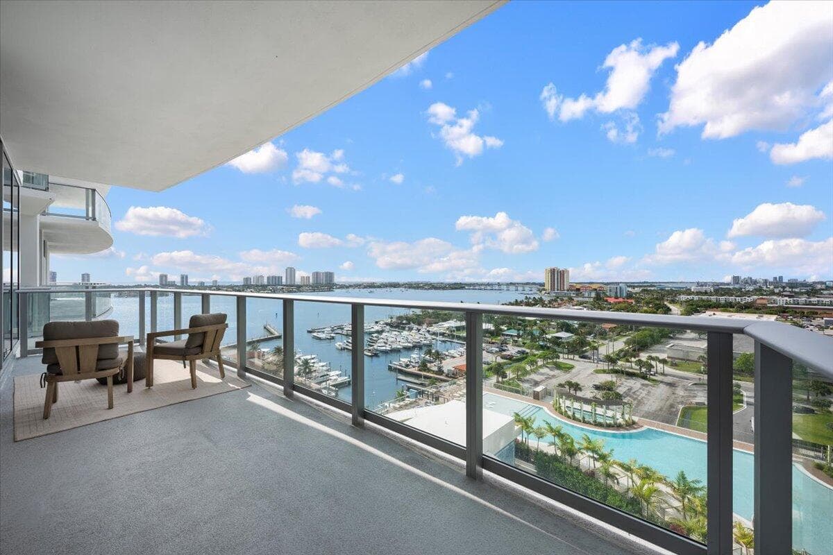 220 Lake Shore Drive #1207 4