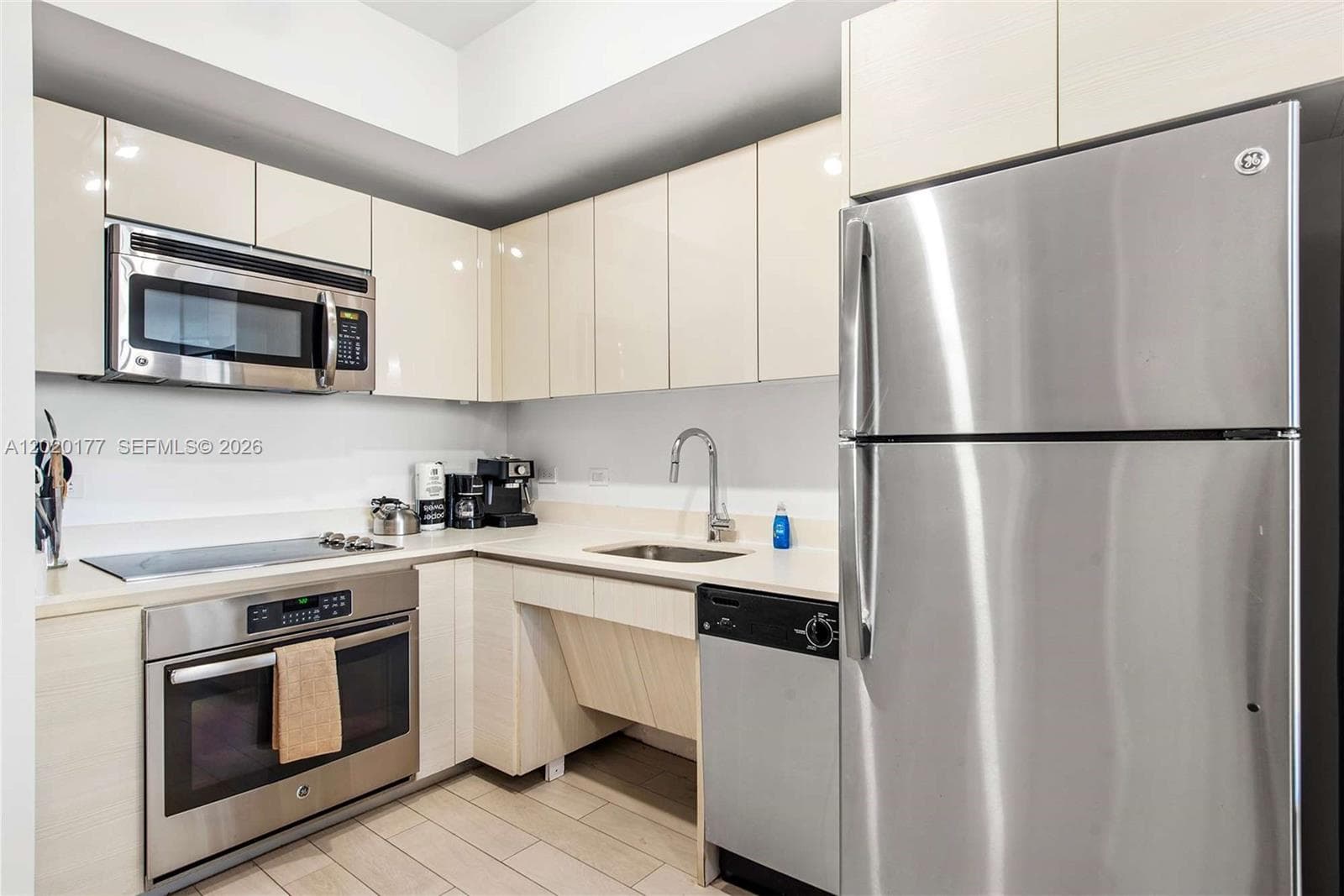 2602 E Hallandale Beach Blvd R2604 photo 25