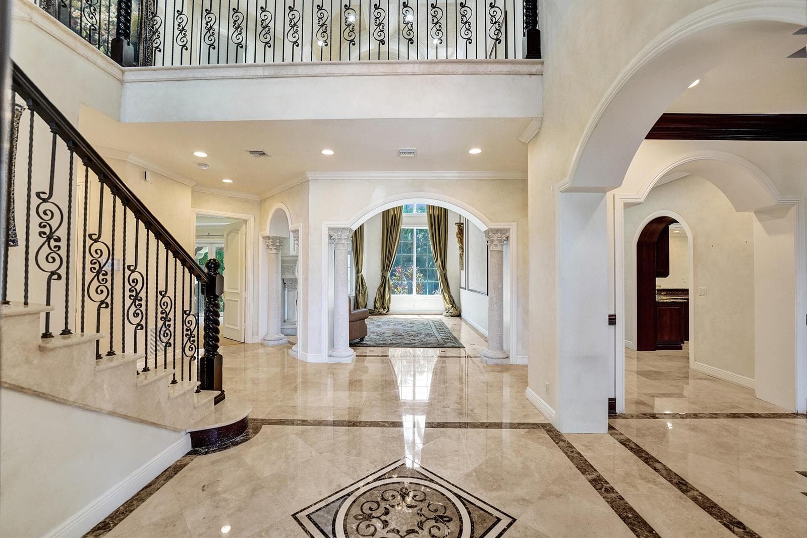 1212 E Lake Drive 4
