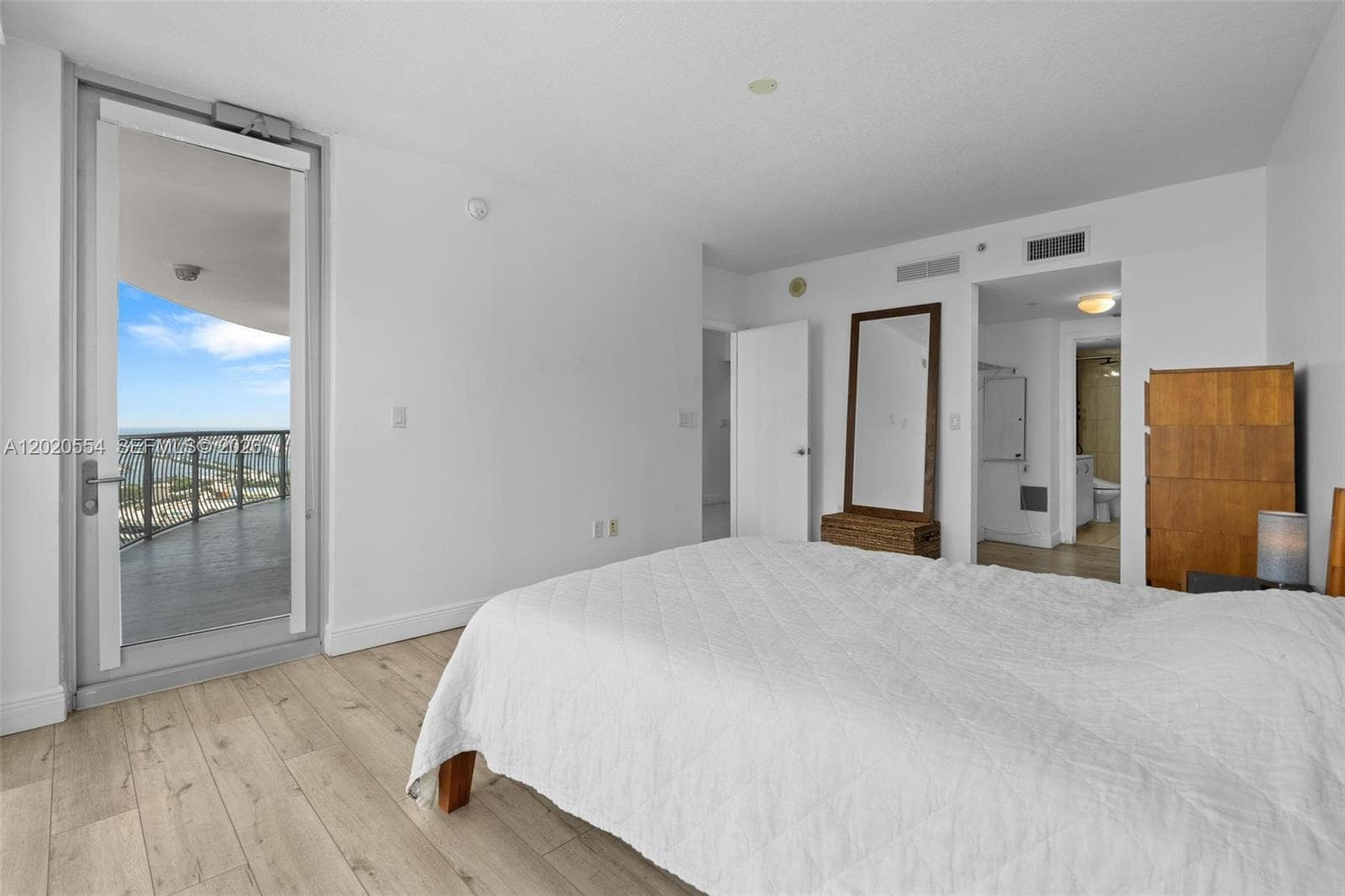 1750 N Bayshore Dr 4901 photo 13