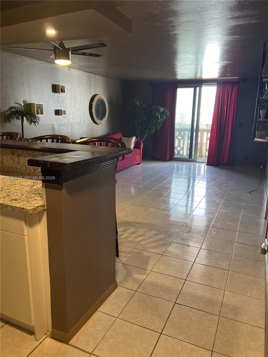 1817 S Ocean Dr 718 photo 6
