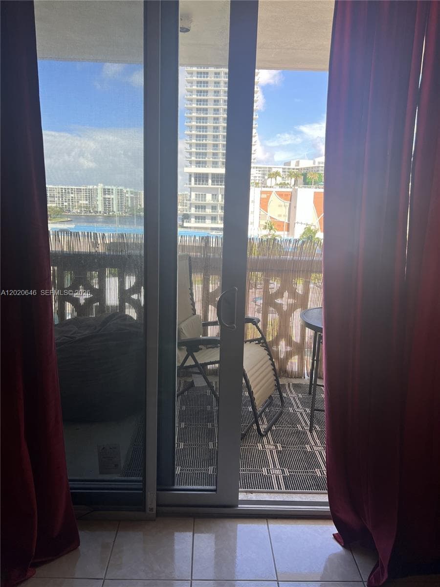 1817 S Ocean Dr 718 photo 13