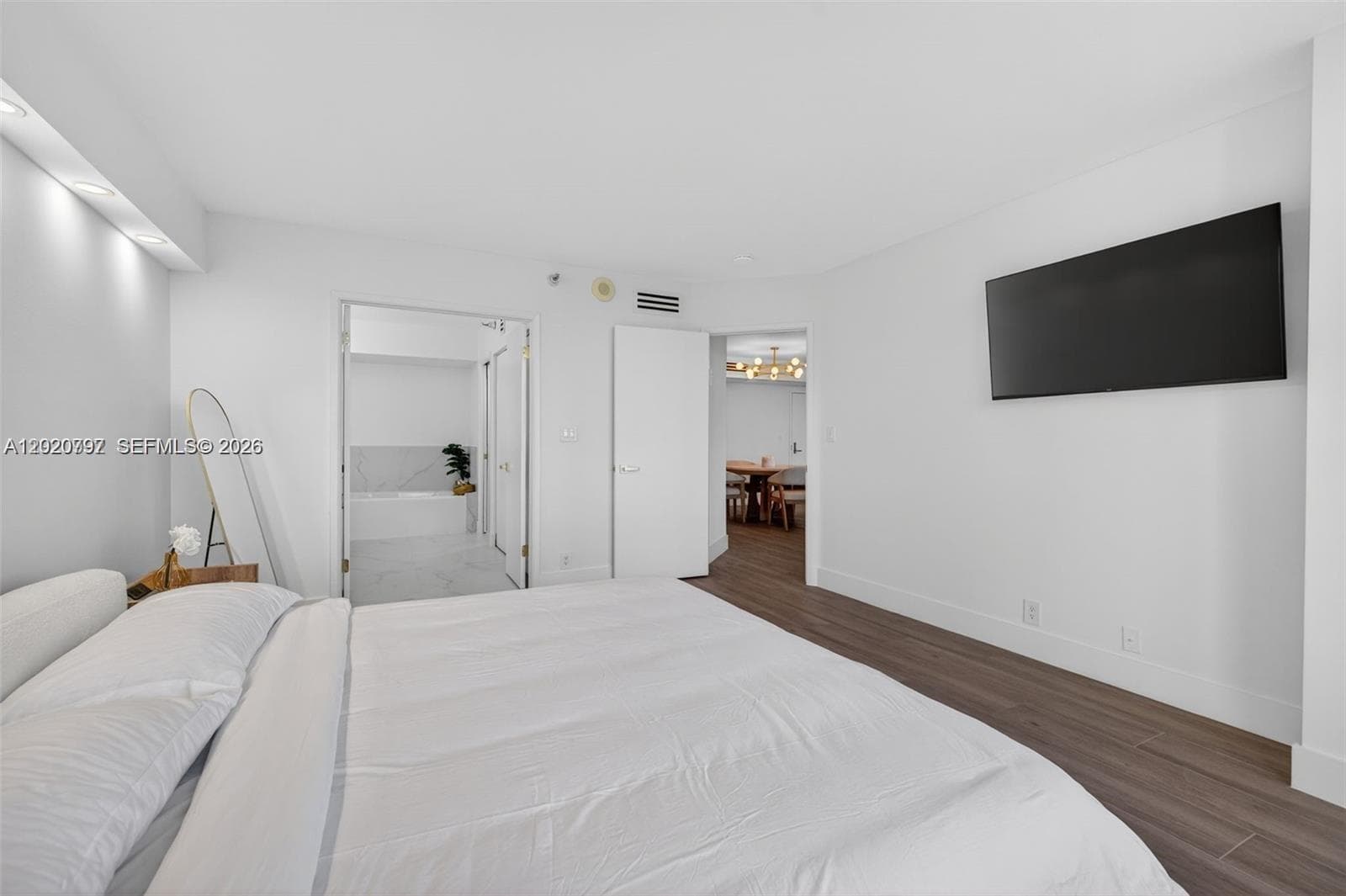 19101 NE 36th Ct 402 photo 17