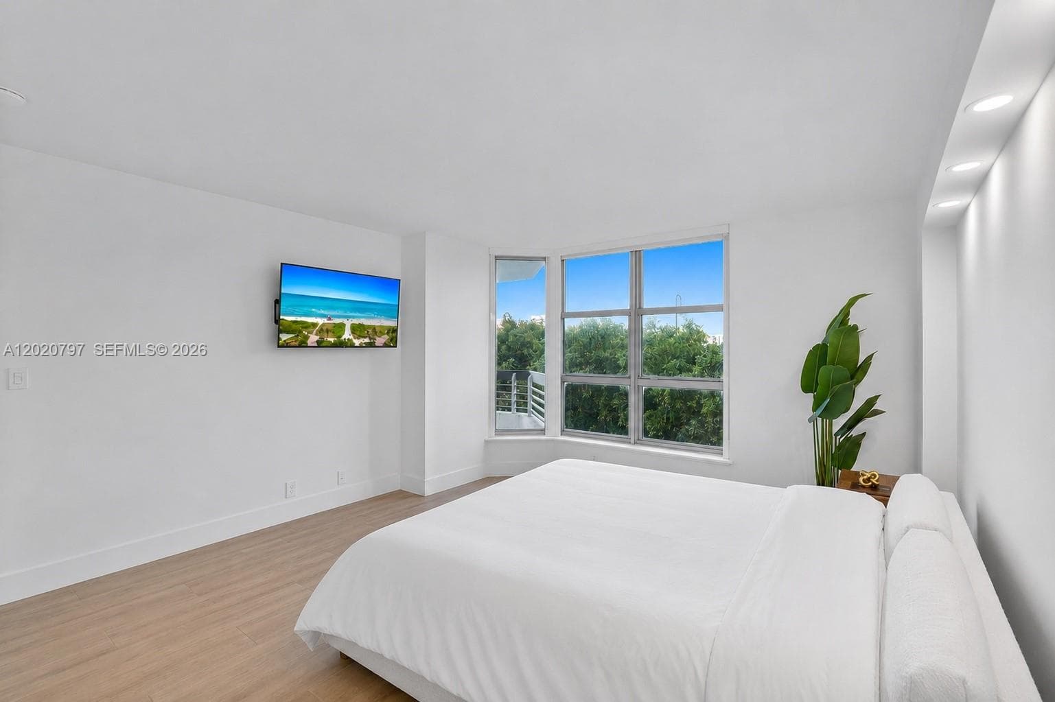 19101 NE 36th Ct 402 photo 16