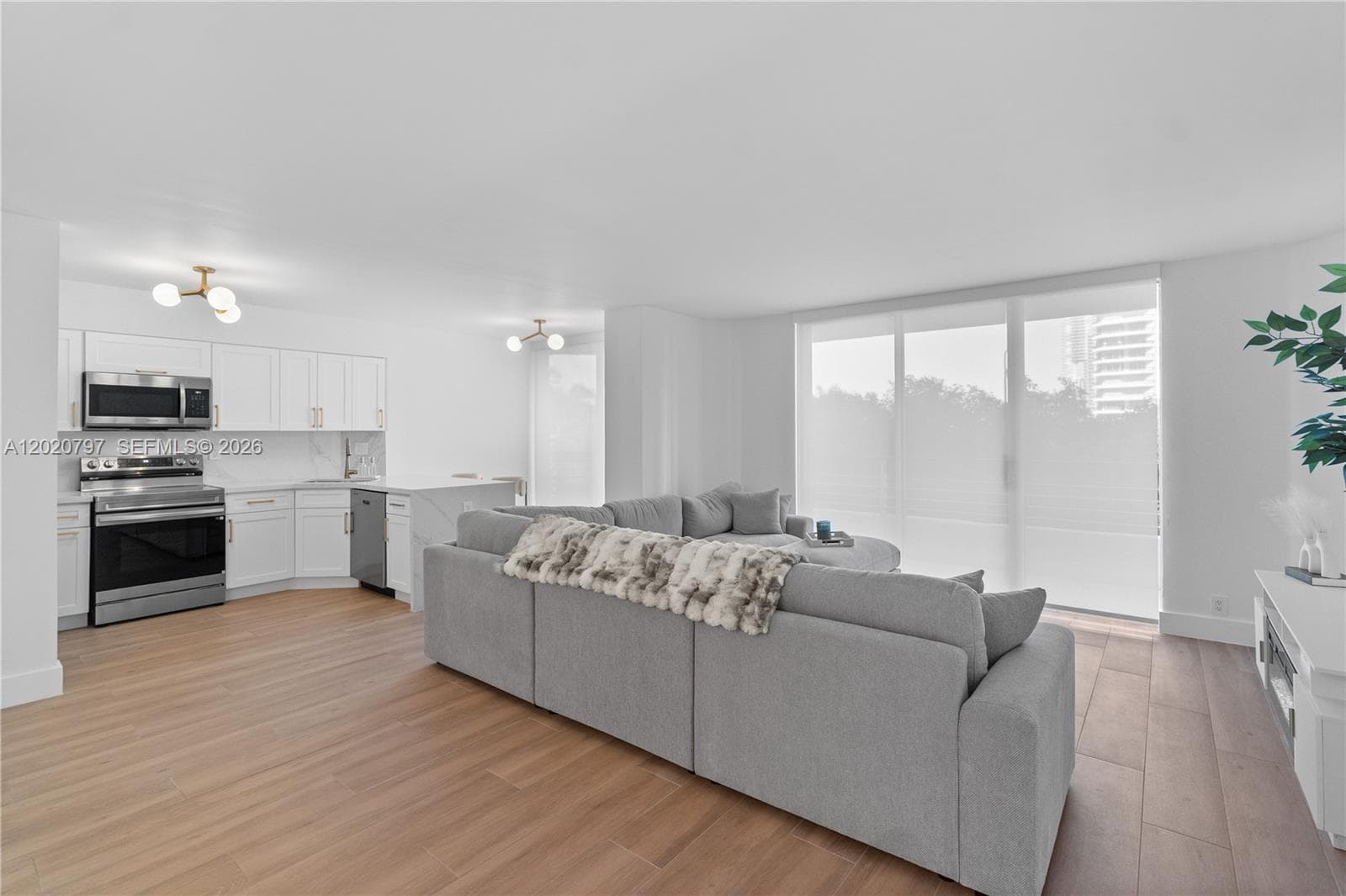 19101 NE 36th Ct 402 photo 9