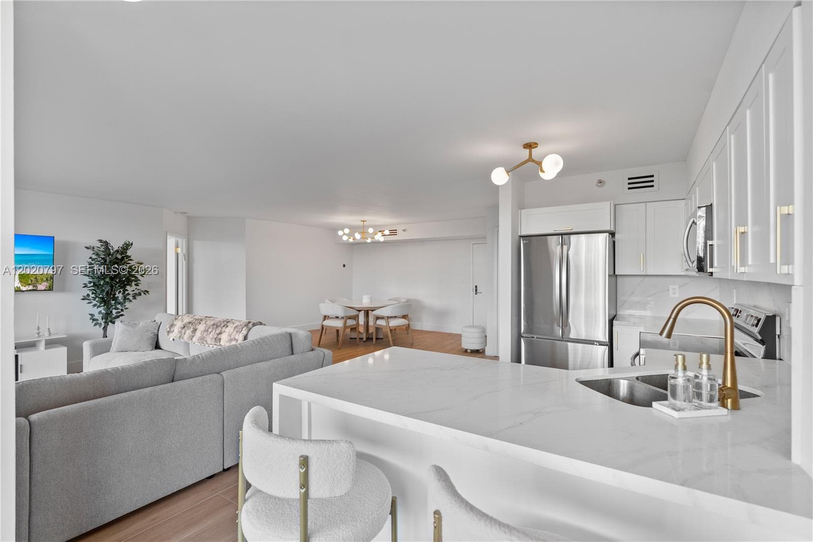 19101 NE 36th Ct 402 photo 4