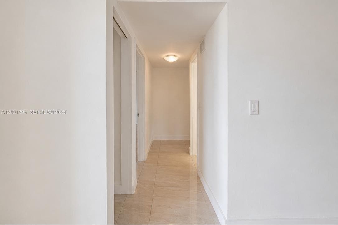 2020 NE 135th St 310 photo 4
