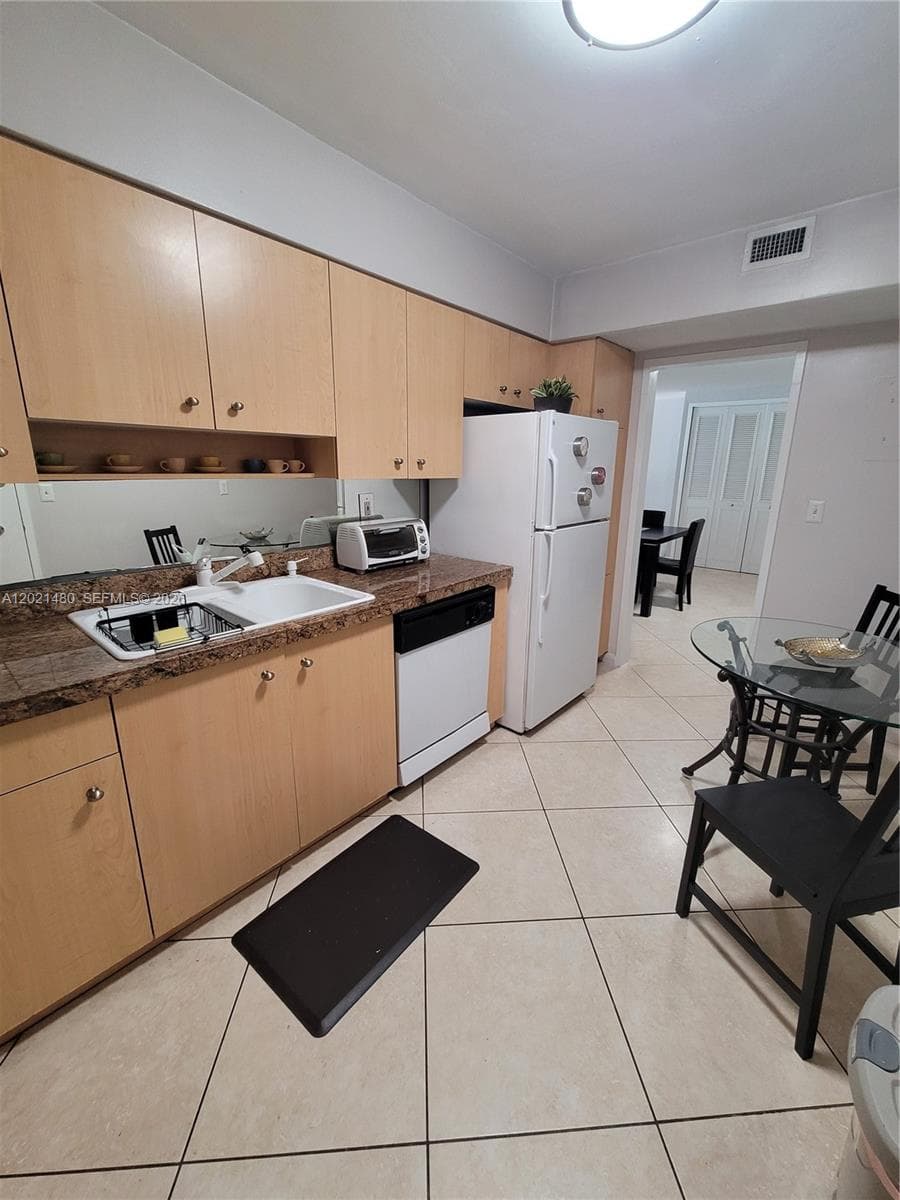 9195 Collins Ave 309 photo 5