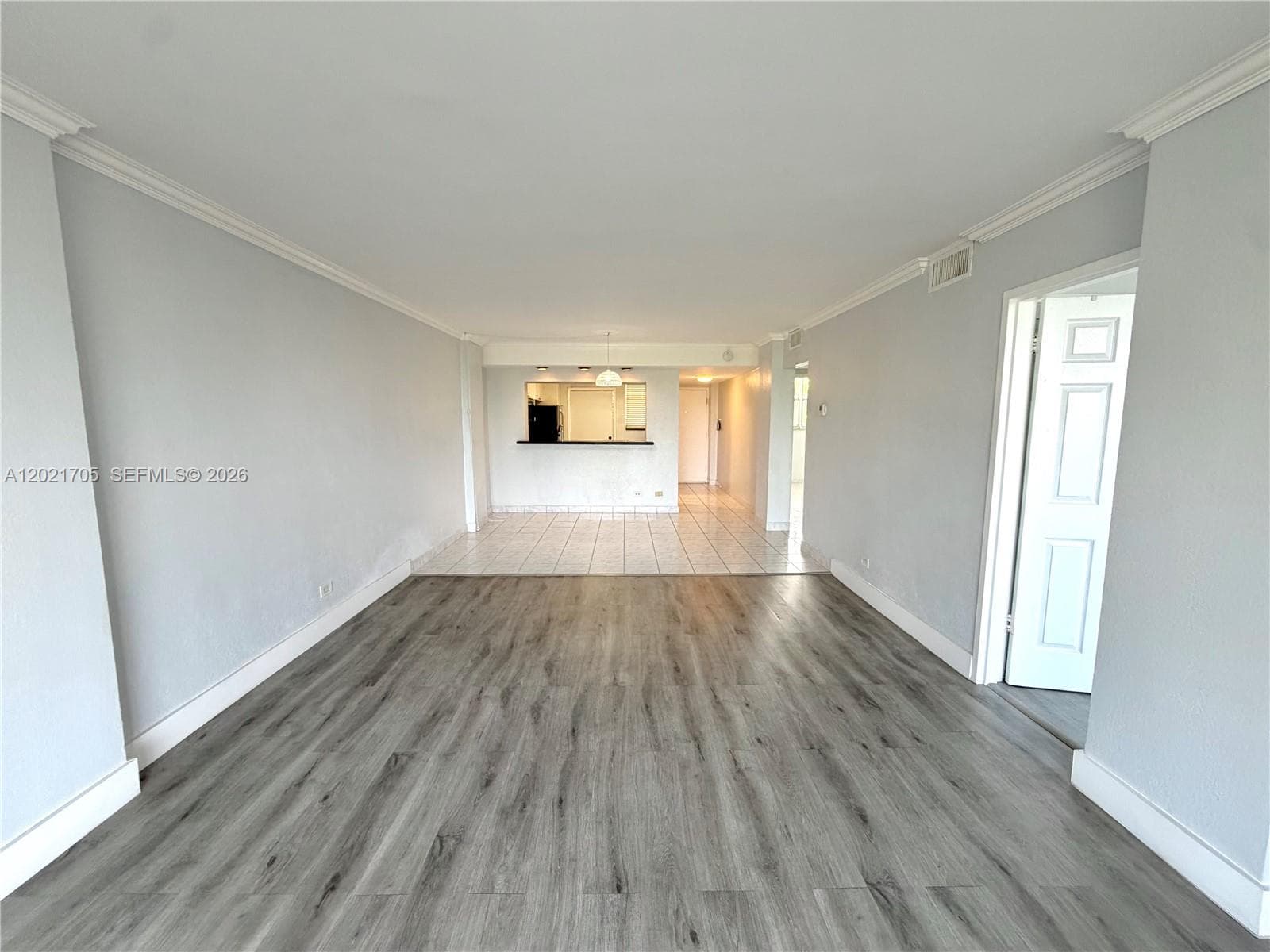 3660 NE 166th St 414 photo 2