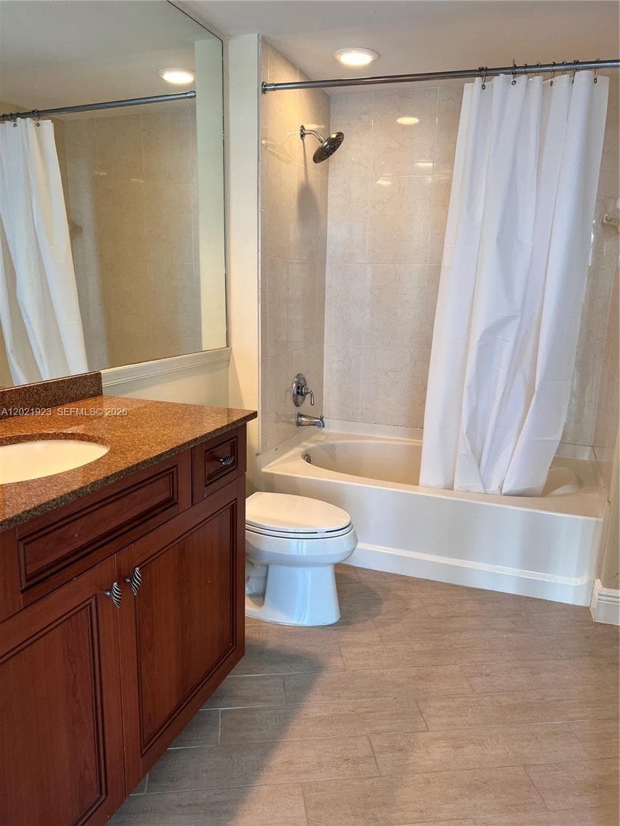 347 N New River Dr E 2206 photo 9