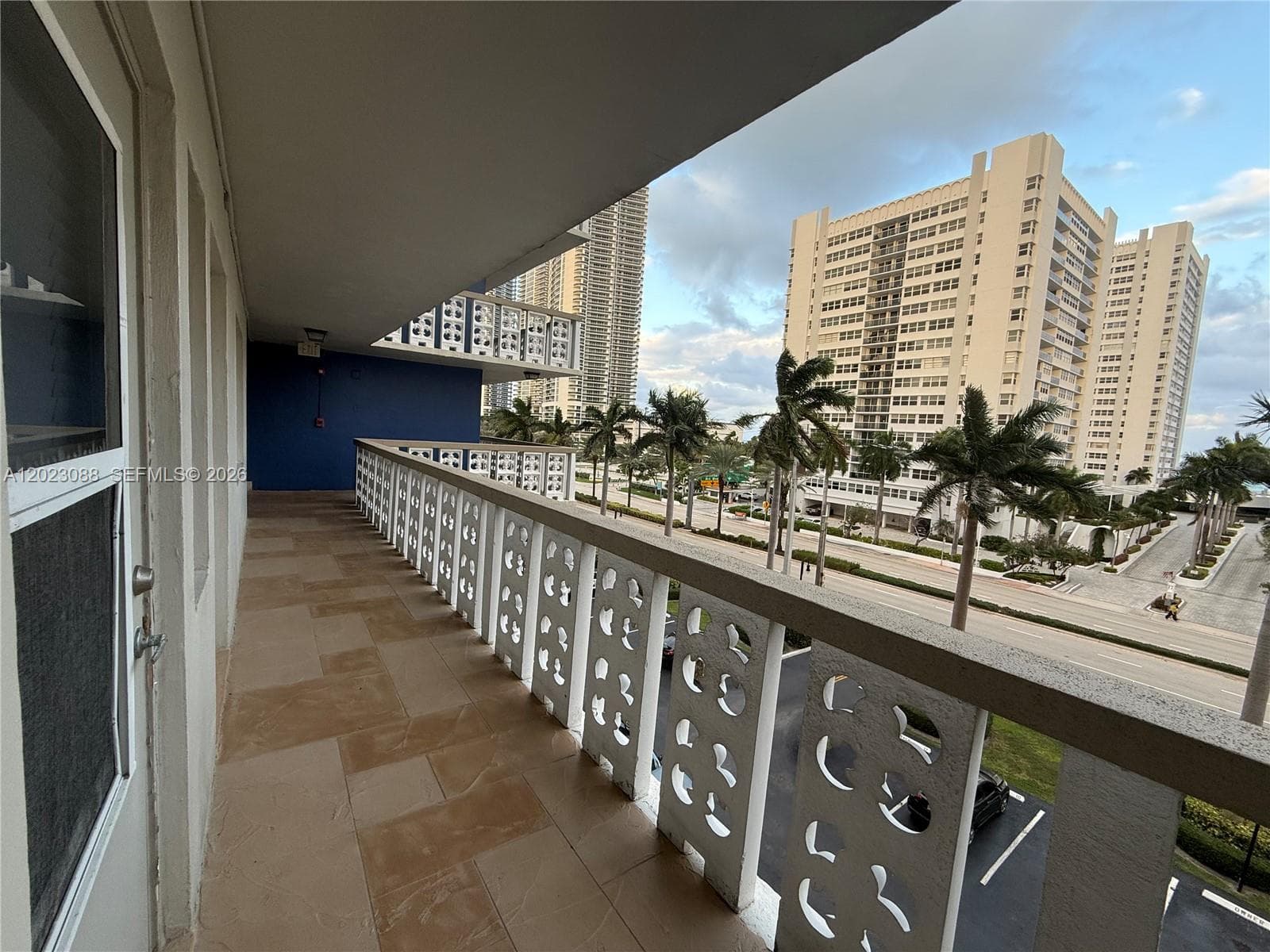 1893 S Ocean Dr 506 photo 2