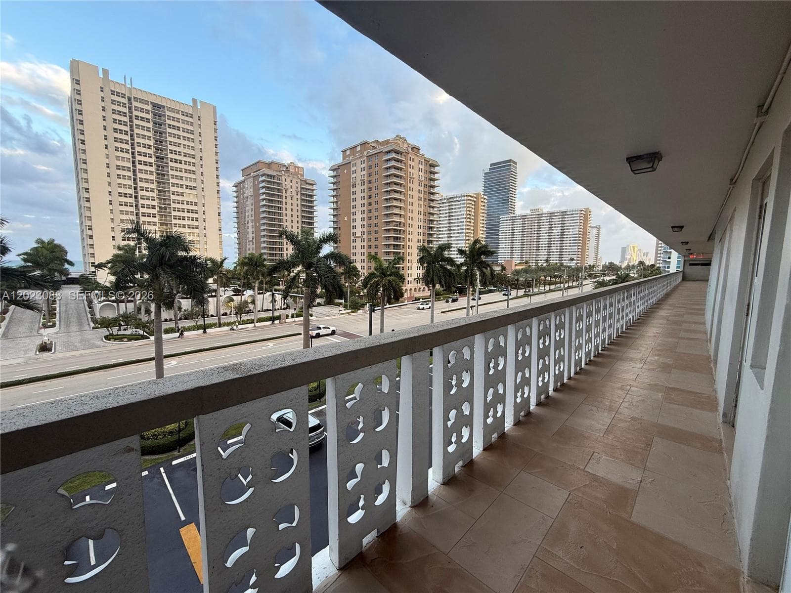 1893 S Ocean Dr 506 photo 1