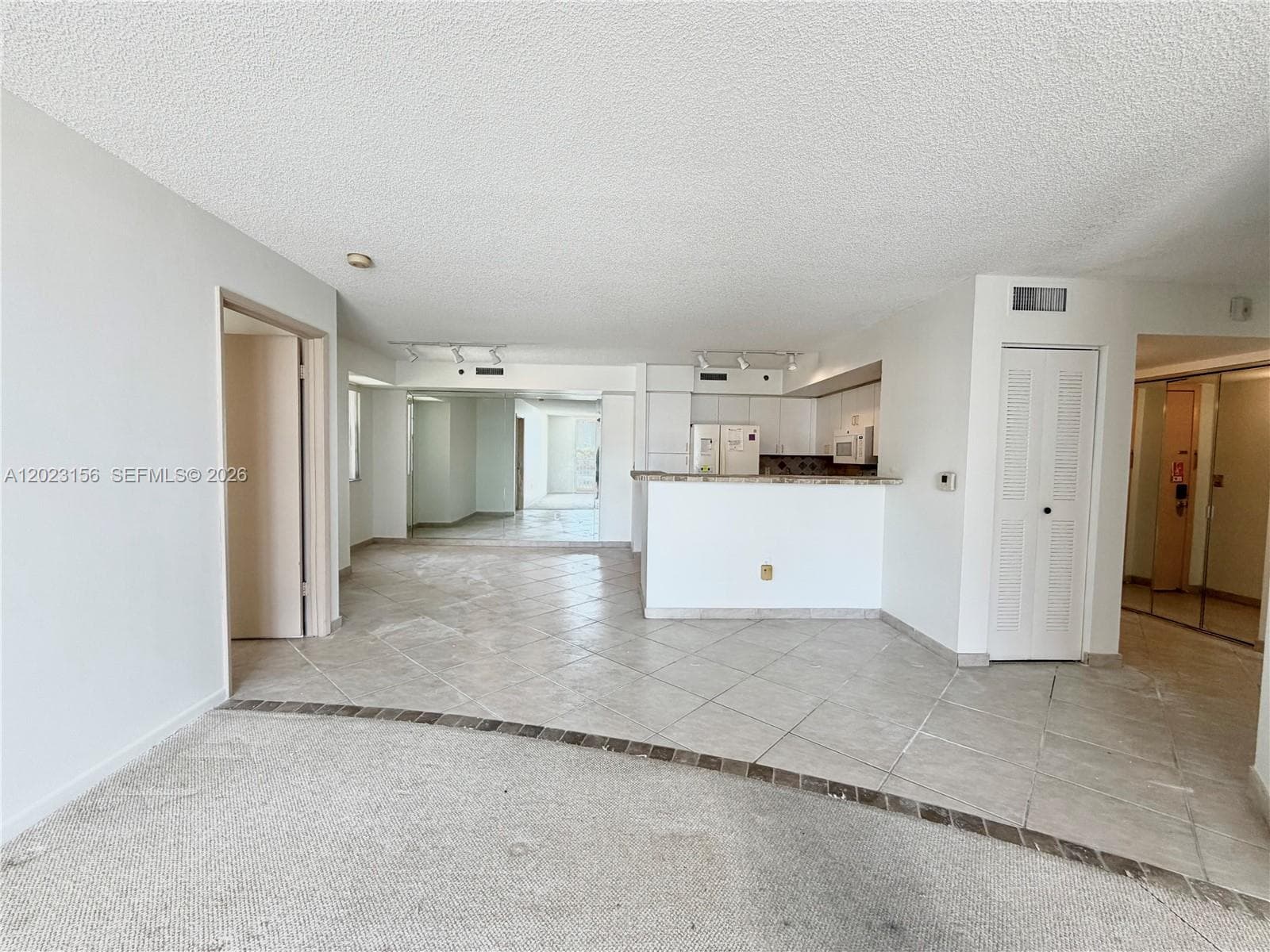 19877 E Country Club Dr 3408 photo 12