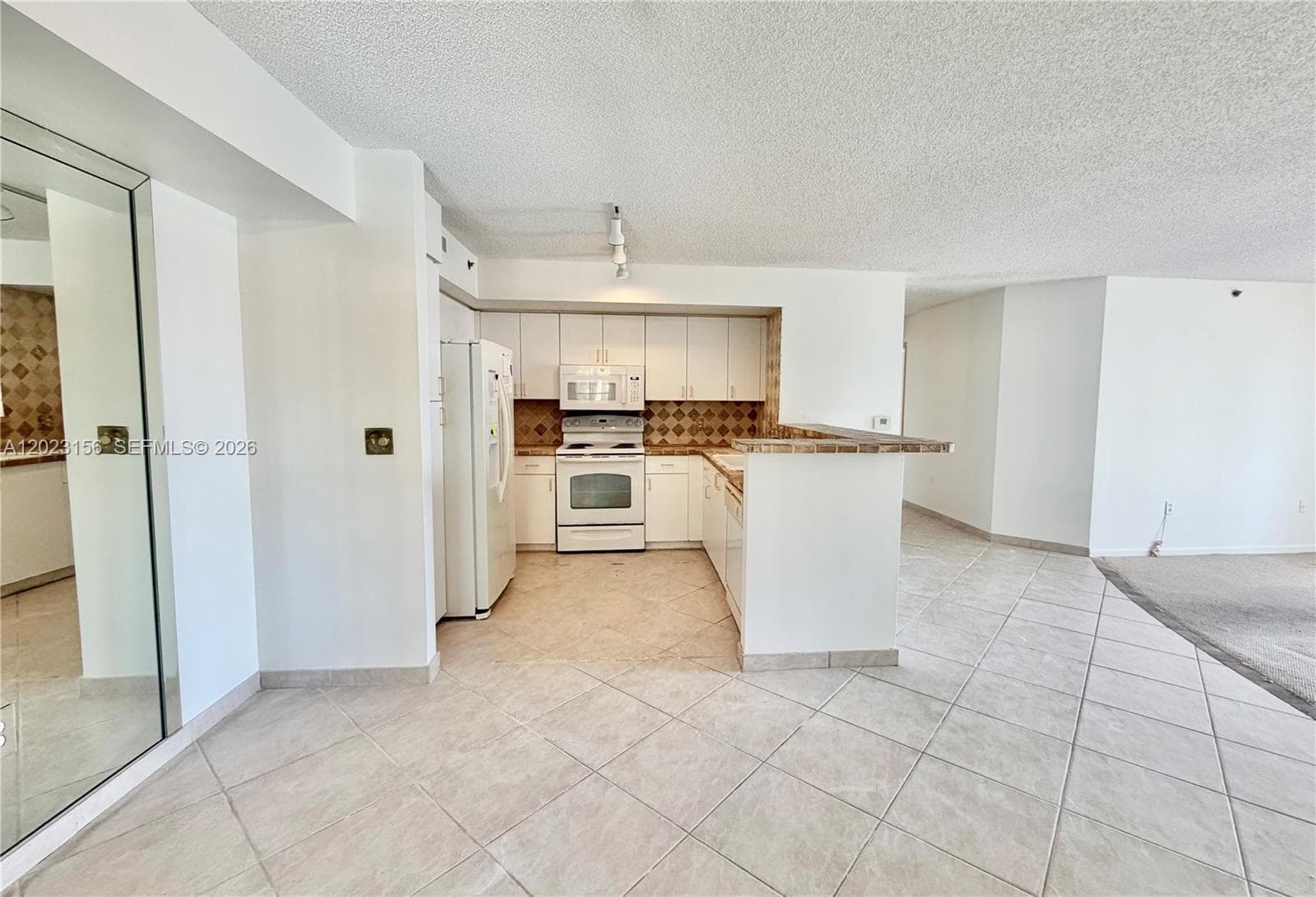 19877 E Country Club Dr 3408 photo 3