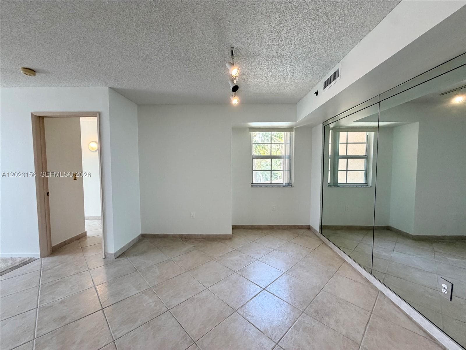 19877 E Country Club Dr 3408 photo 10