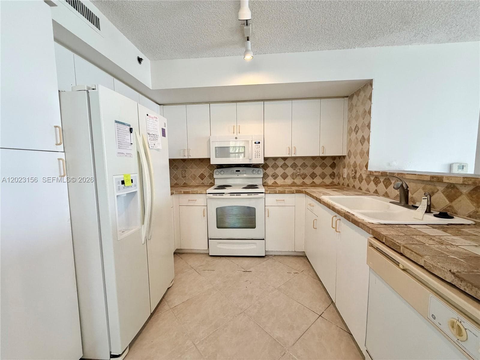 19877 E Country Club Dr 3408 photo 11