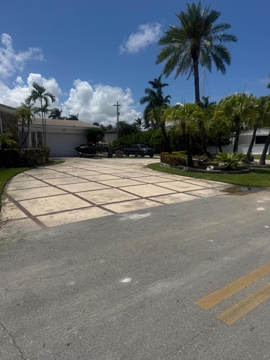 600 Hibiscus Drive 1