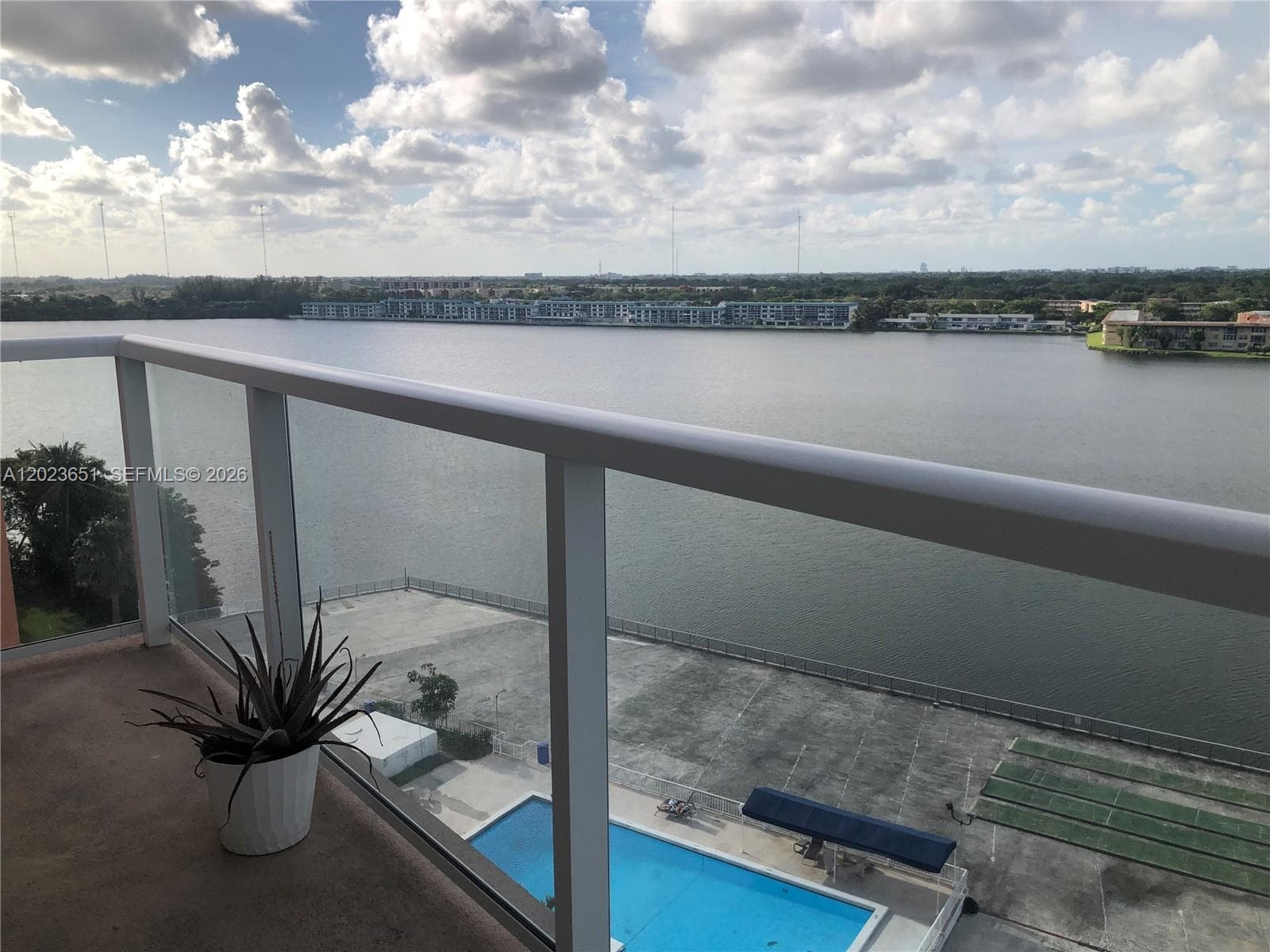 1351 NE Miami Gardens Dr 1006E photo 2
