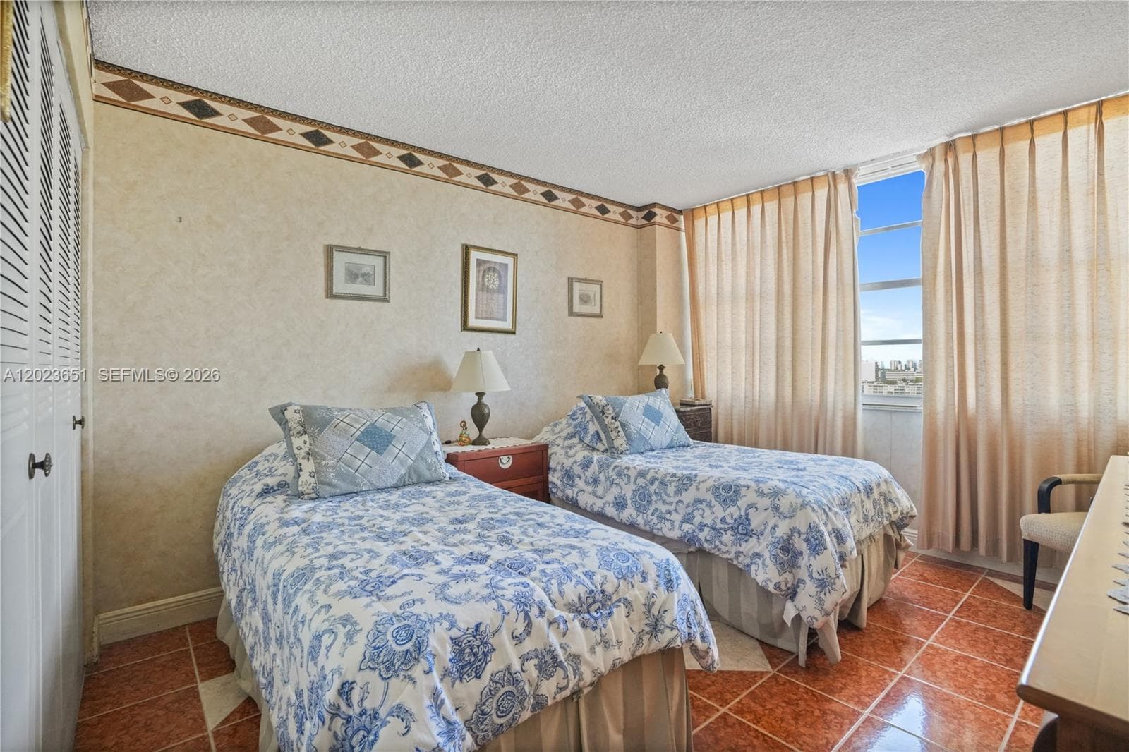 1351 NE Miami Gardens Dr 1006E photo 3