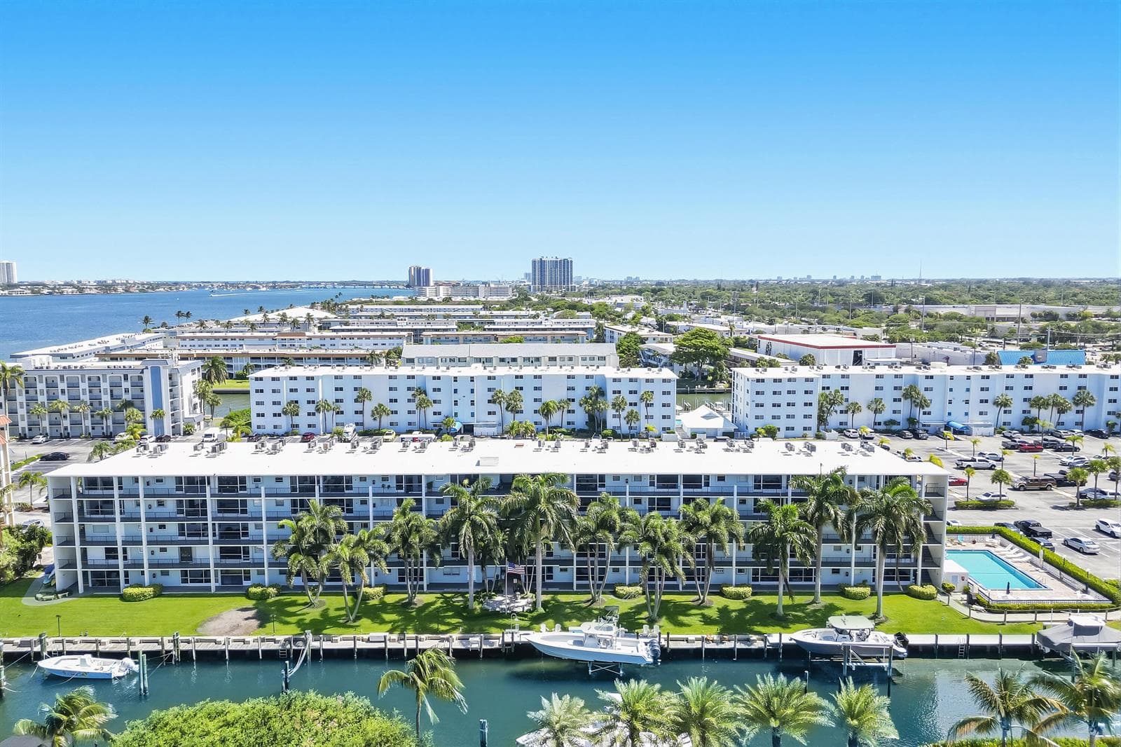 109 Paradise Harbour Boulevard #203 1