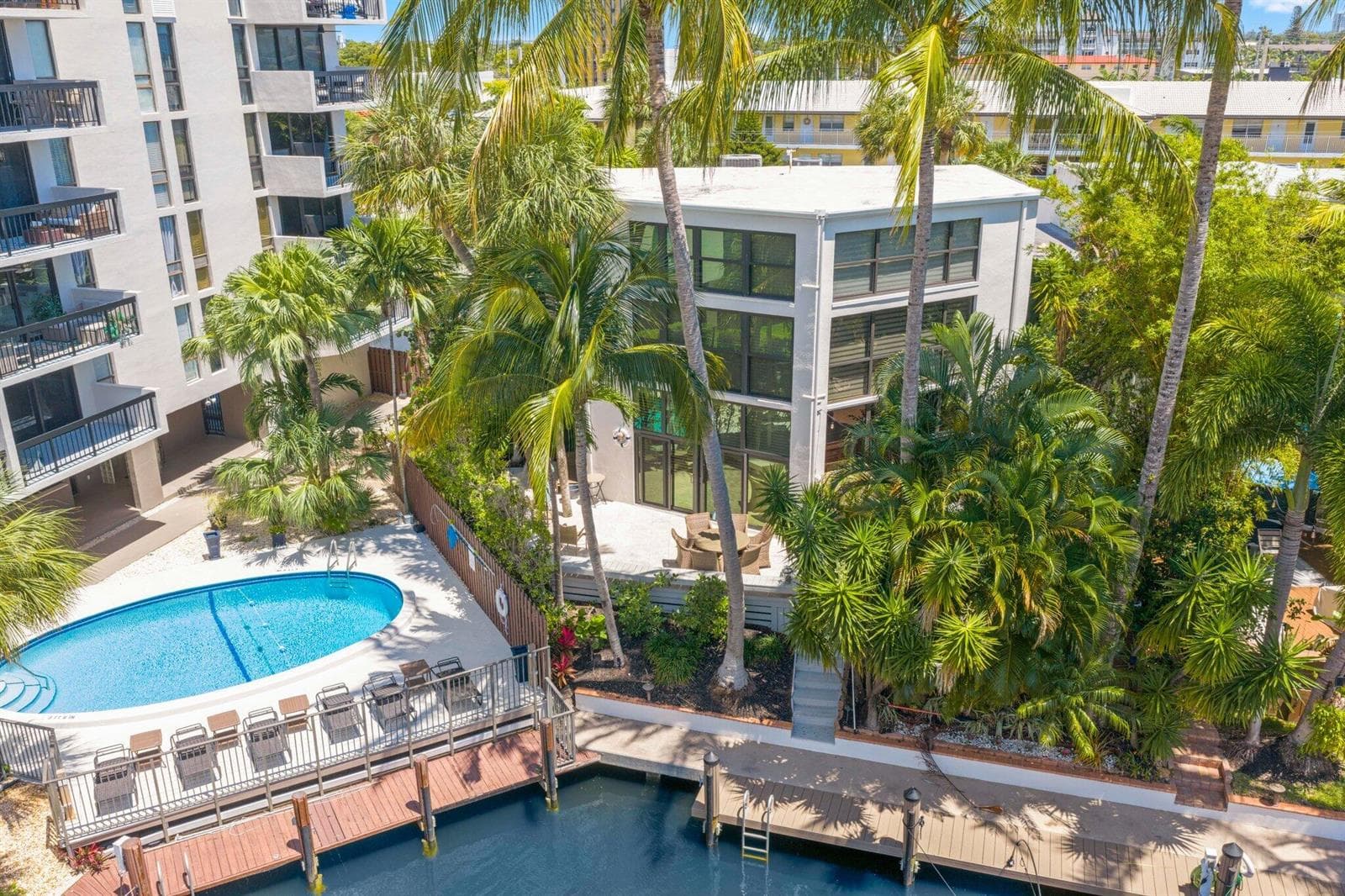 3010 NE 49th Street #7 1