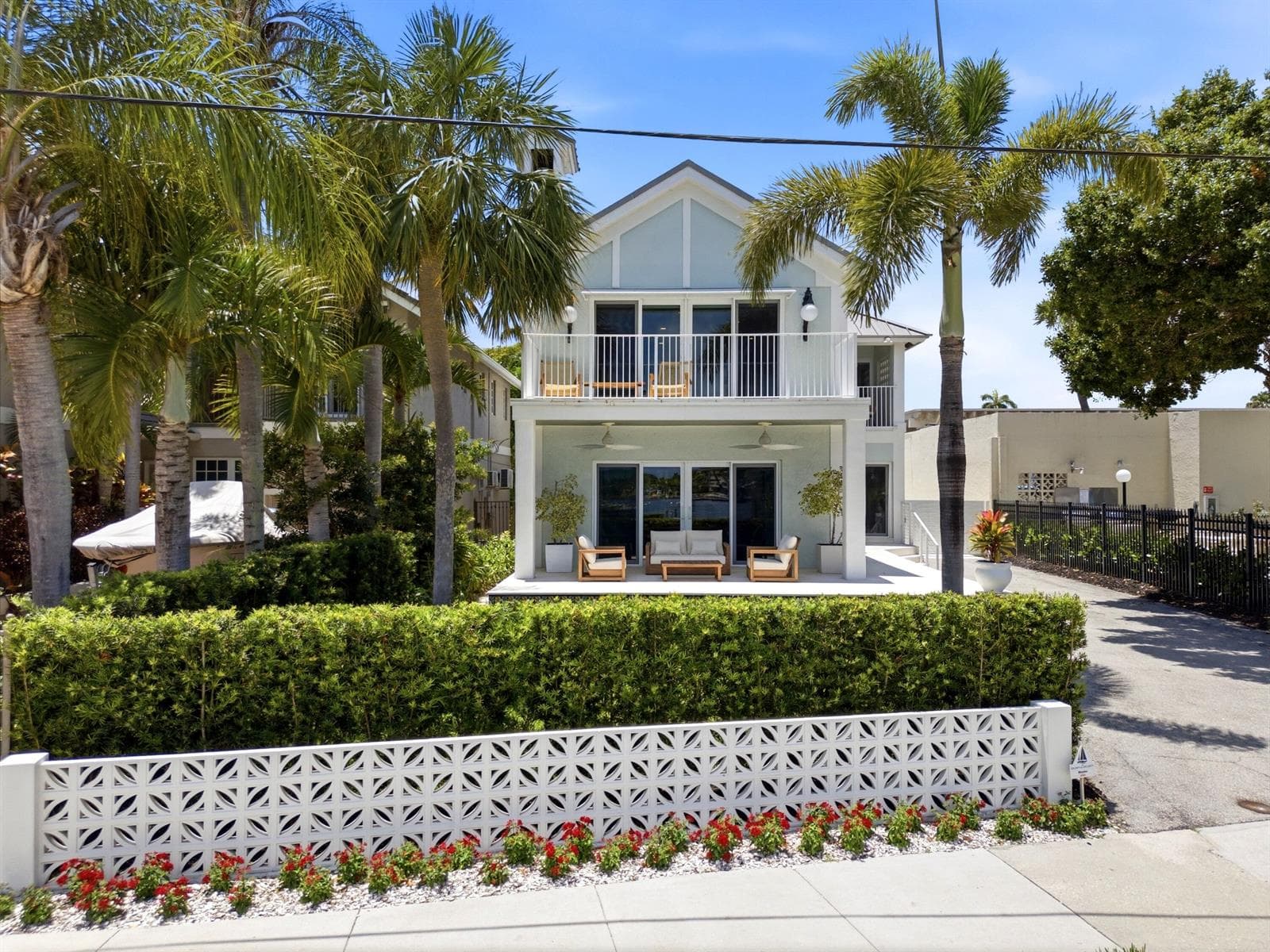 325 Poinciana Drive 3