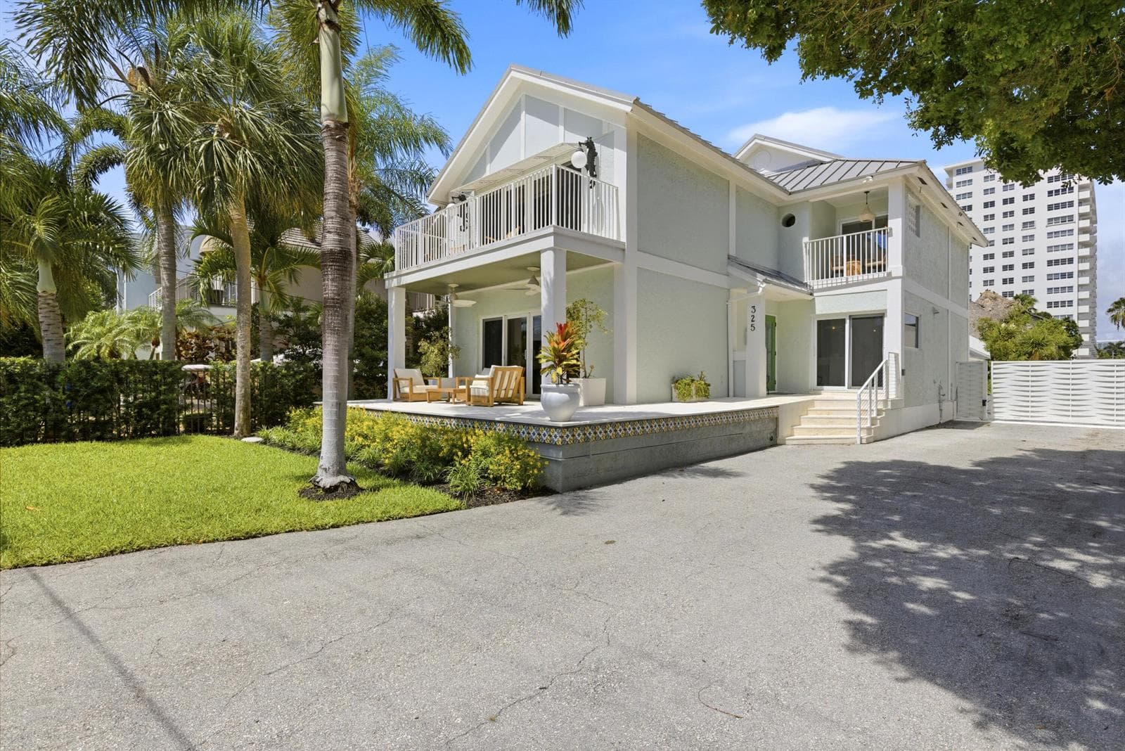325 Poinciana Drive 4