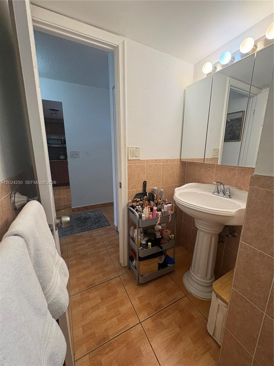 3551 NE 169th St 104 photo 24