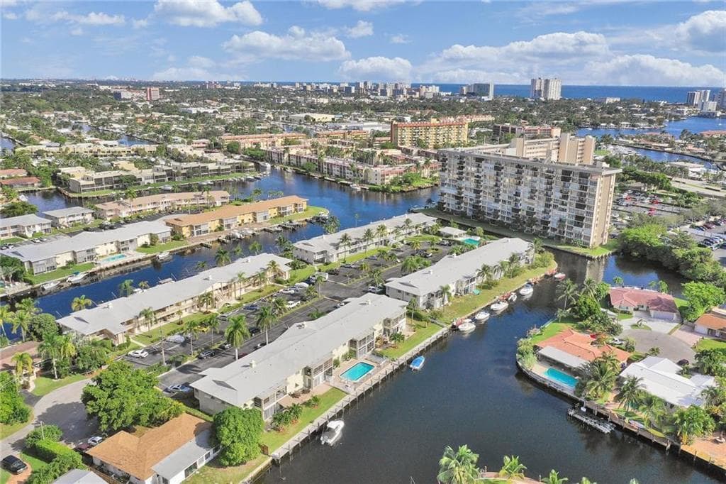 930 SE 9th Avenue #11 2