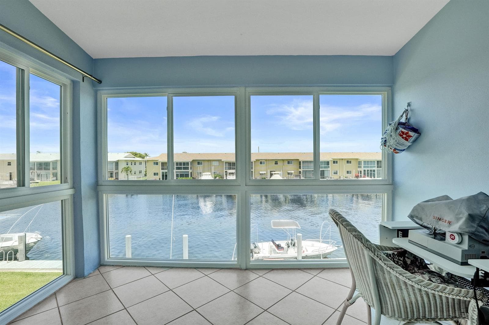 930 SE 9th Avenue #11 1